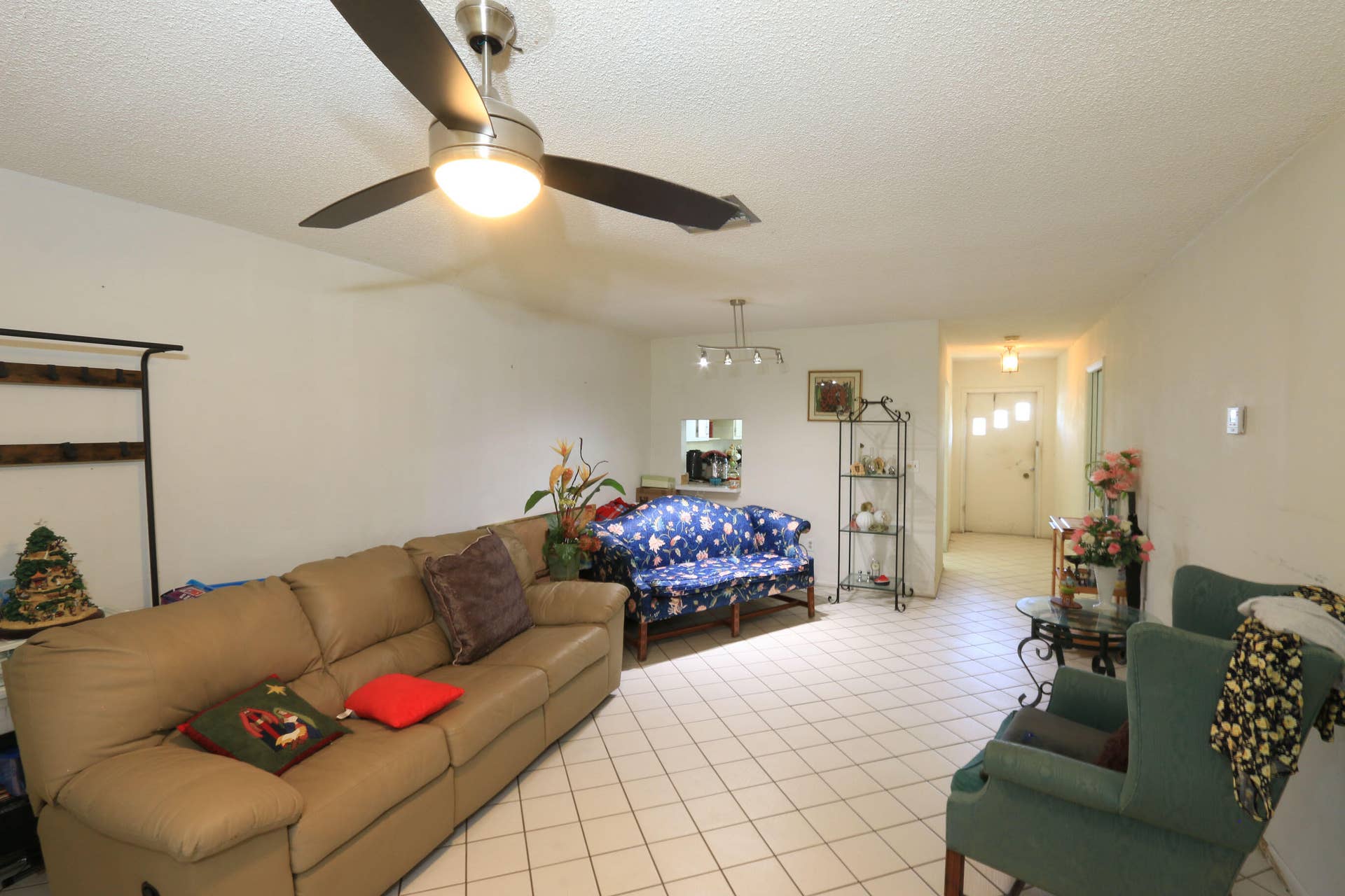 2886 Fernley Drive E, #91, West Palm Beach, FL 33415 Living Room