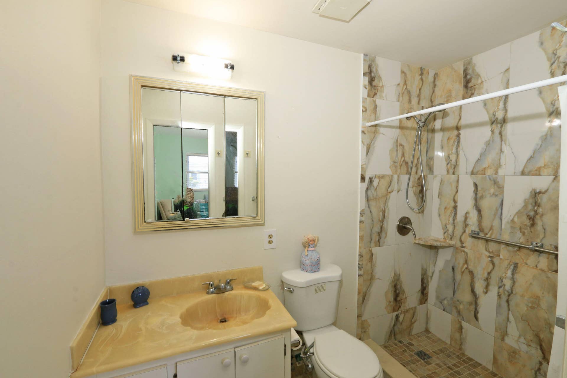 2886 Fernley Drive E, #91, West Palm Beach, FL 33415 Bathroom 1