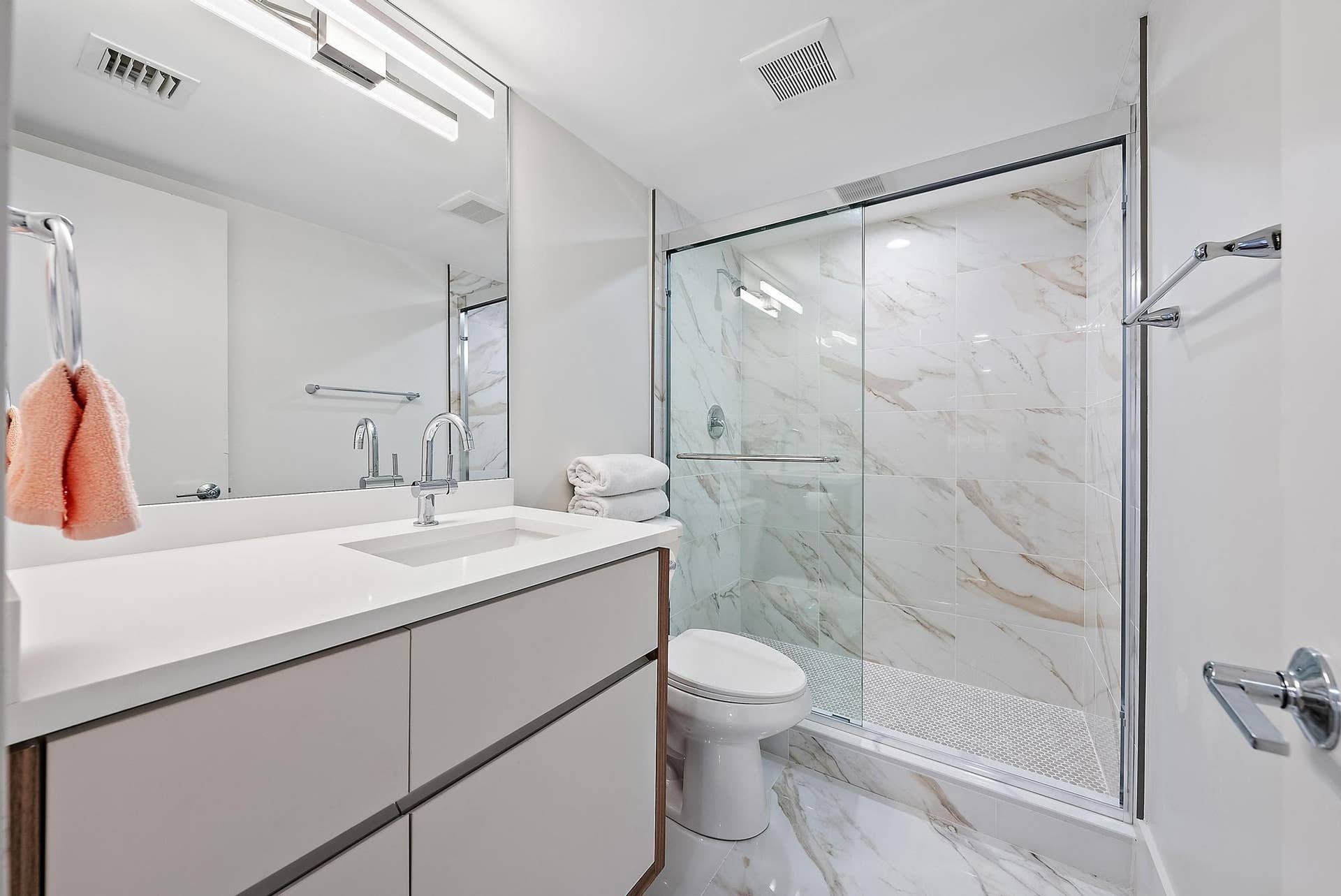 356 GOLFVIEW Road, #405, North Palm Beach, FL 33408 2nd Bathroom