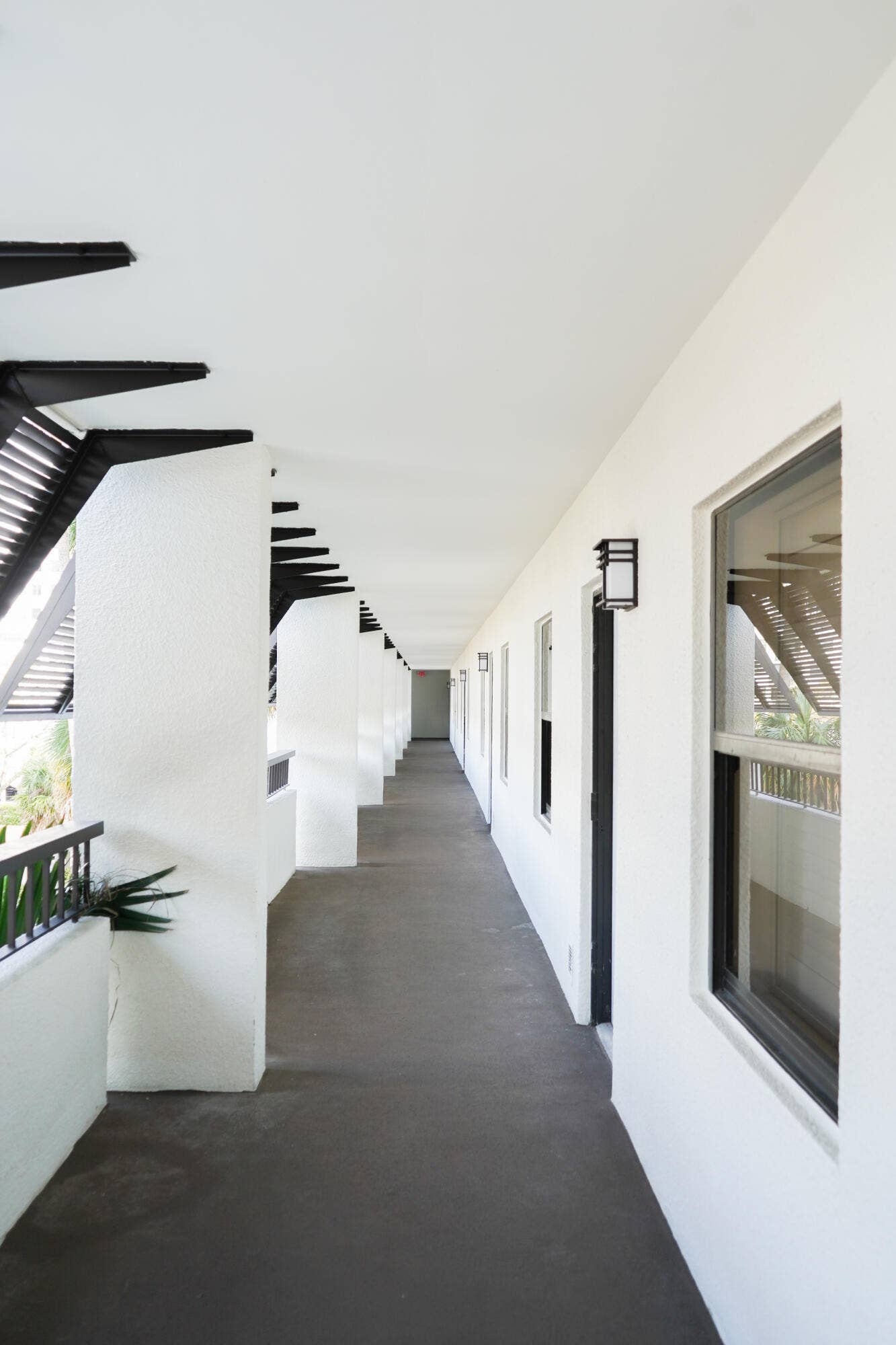 356 GOLFVIEW Road, #405, North Palm Beach, FL 33408 4th Floor Hallway