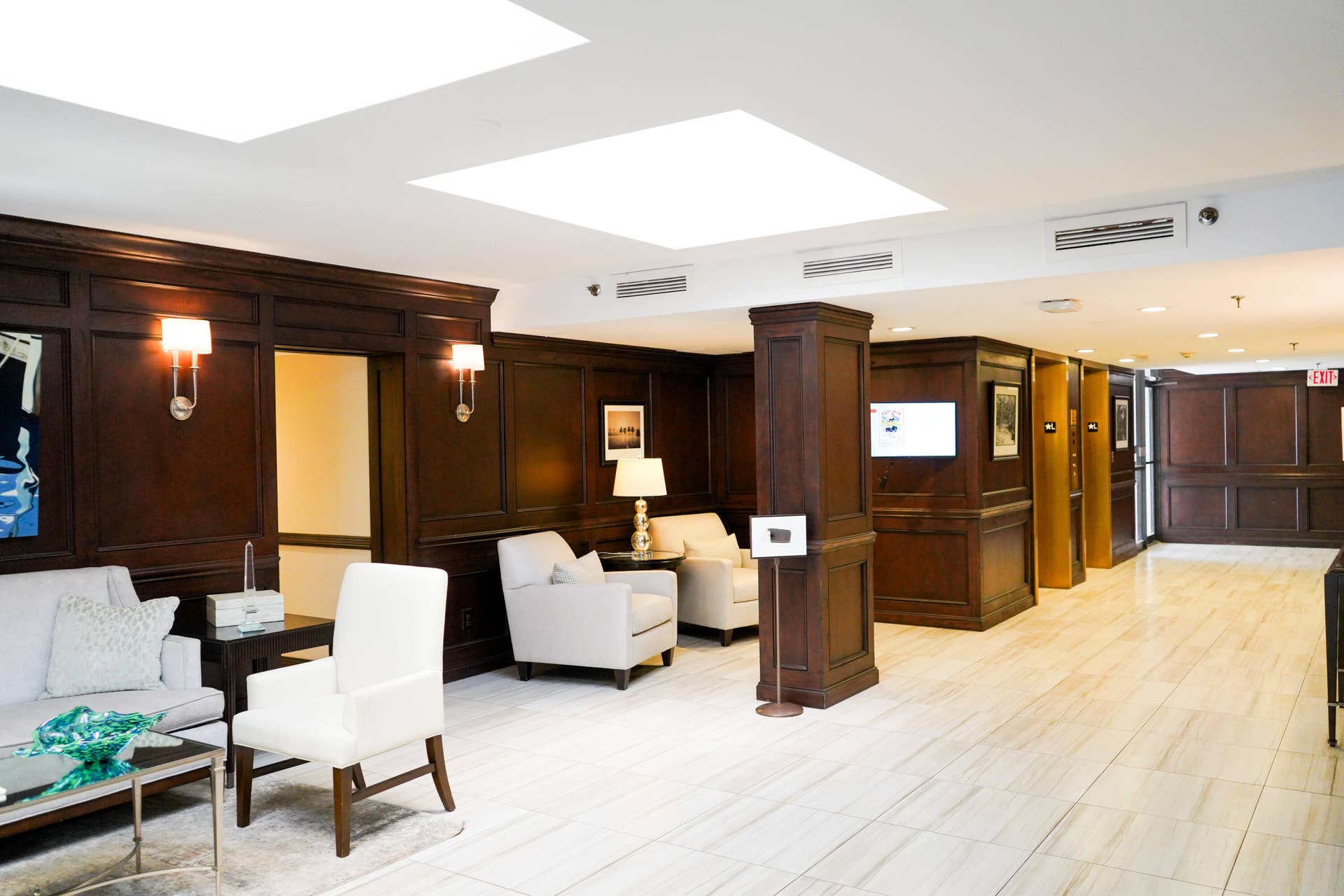 356 GOLFVIEW Road, #405, North Palm Beach, FL 33408 Main Hallway