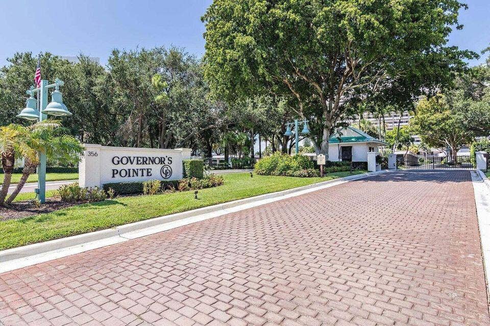 356 GOLFVIEW Road, #405, North Palm Beach, FL 33408 Front Entrance