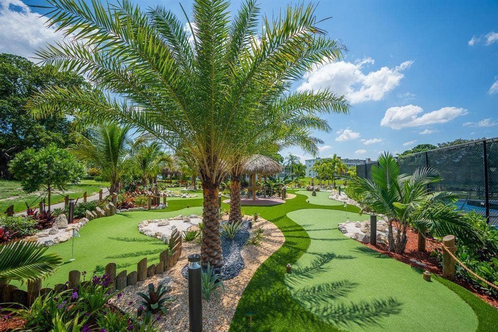 237 Farnham J, Deerfield Beach, FL 33442 Golf