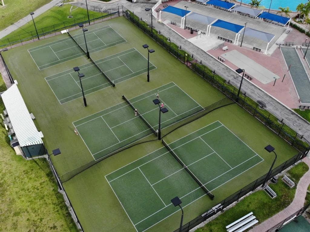237 Farnham J, Deerfield Beach, FL 33442 tennis