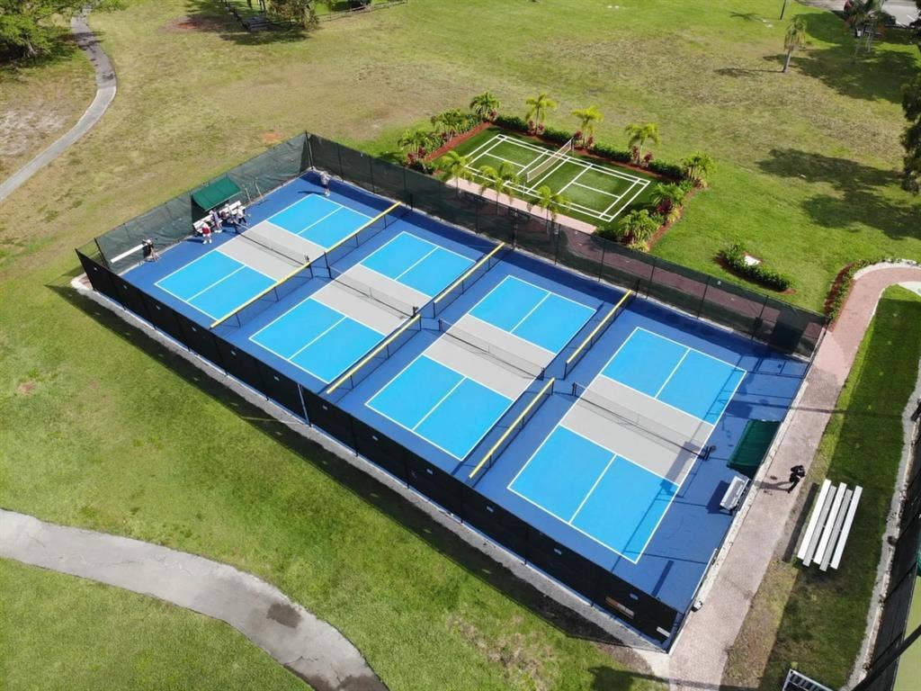 237 Farnham J, Deerfield Beach, FL 33442 courts