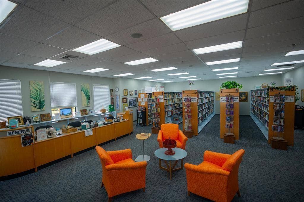 237 Farnham J, Deerfield Beach, FL 33442 Library