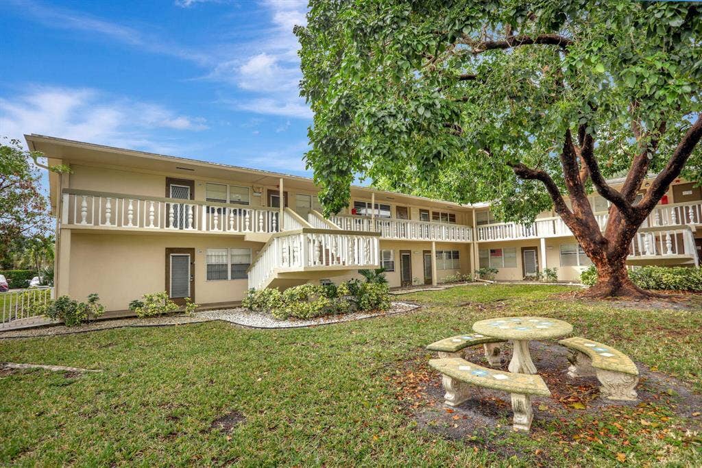 237 Farnham J, Deerfield Beach, FL 33442 front