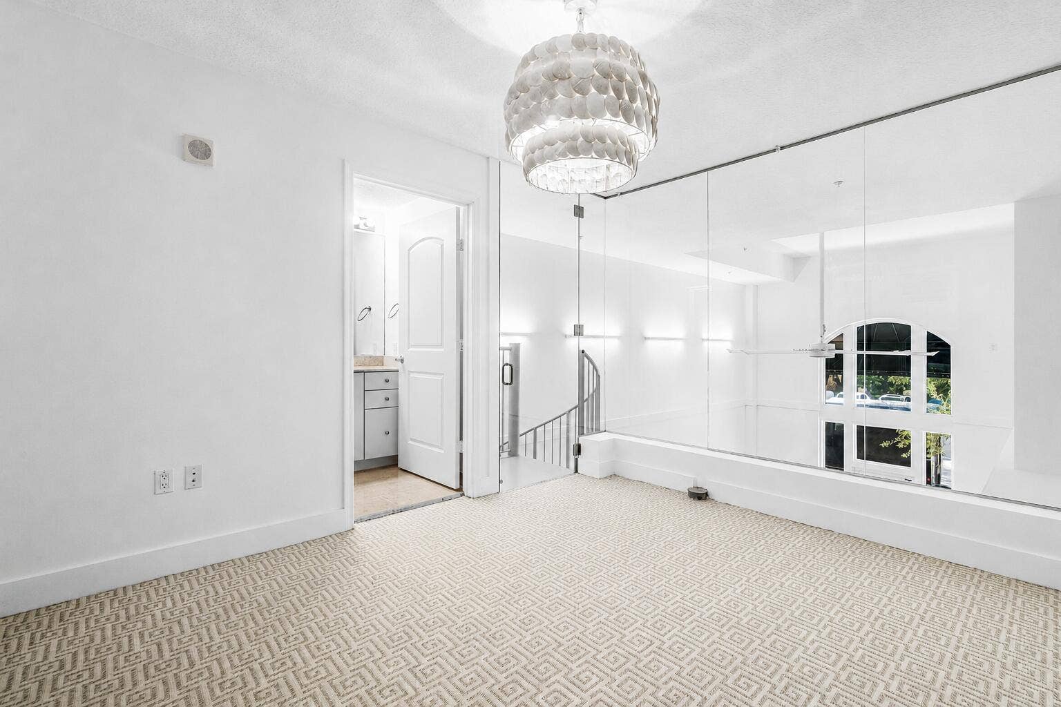 Upstairs Bedroom or Mixed Use Space