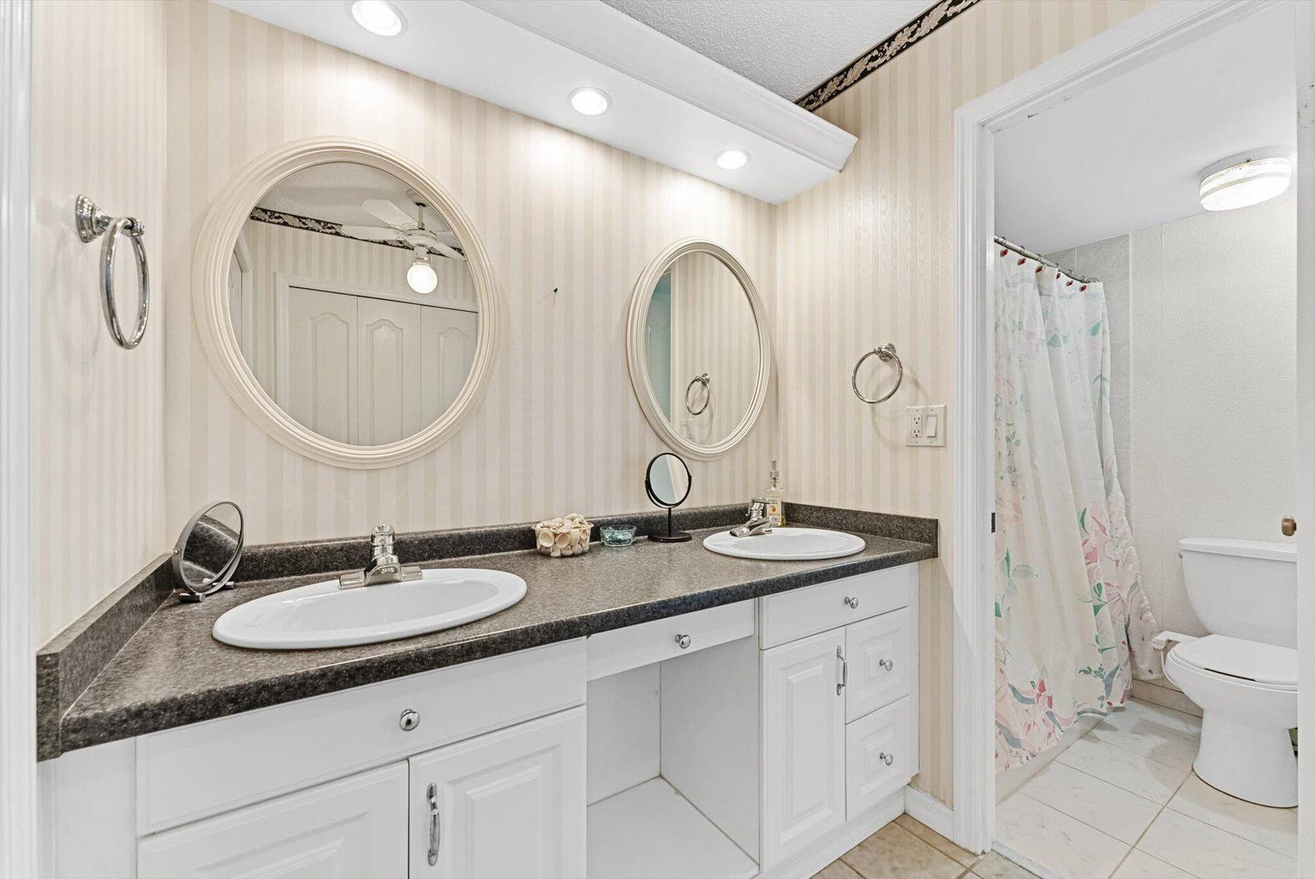3540 S Ocean Boulevard, #604, South Palm Beach, FL 33480 3540 S Ocean Blvd #604 - Main Bathroom