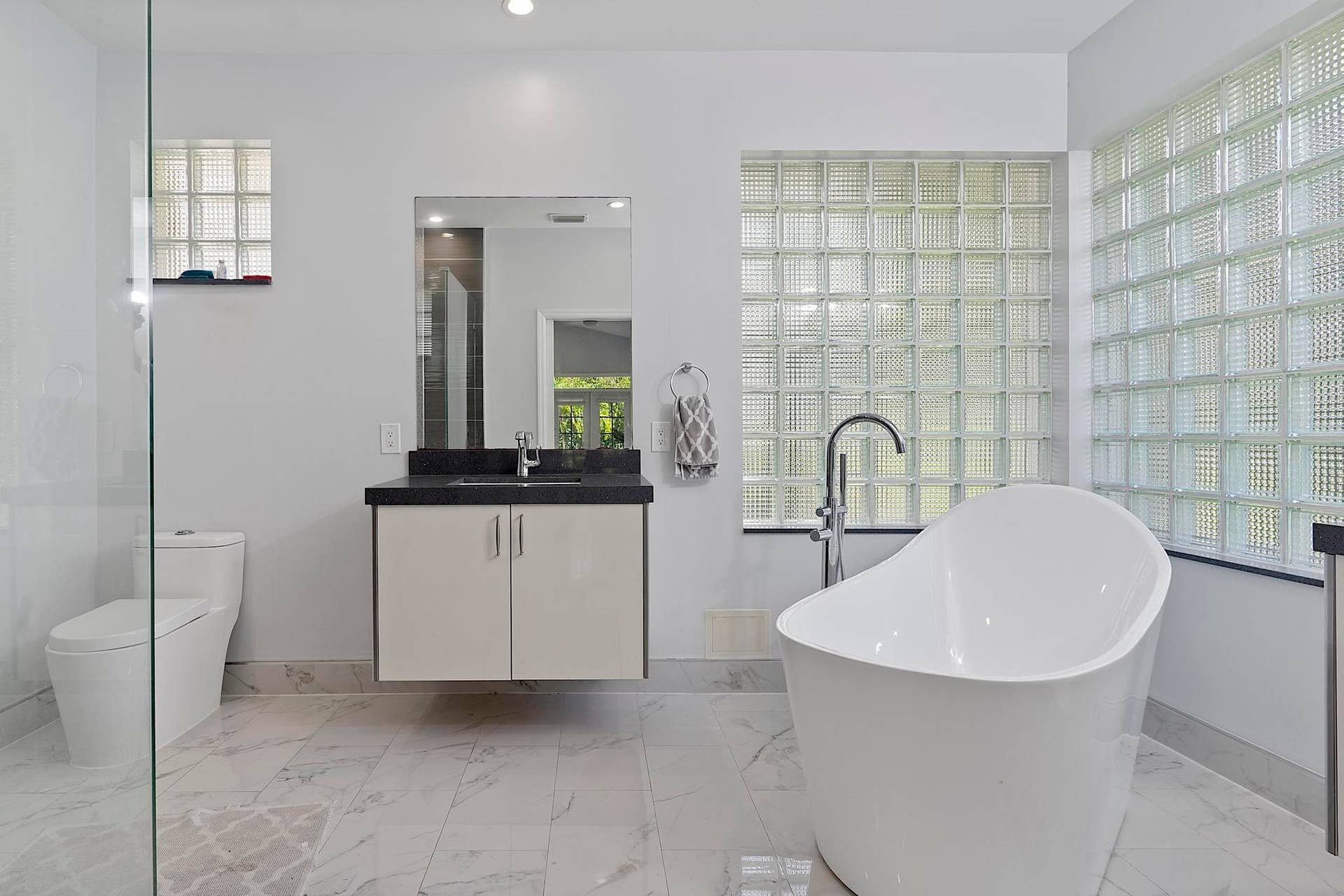 875 Bayside Lane weston FL- - 049