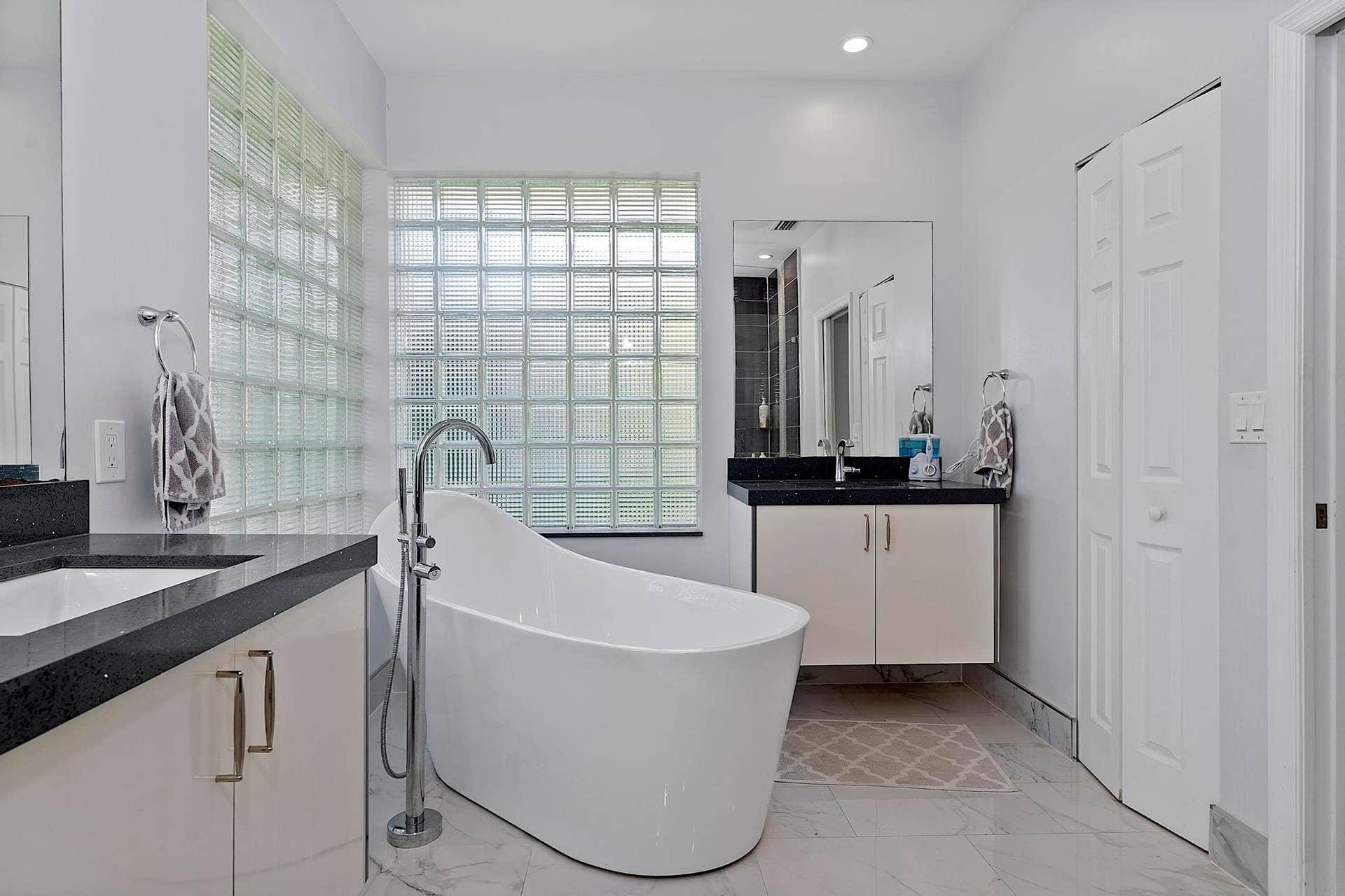 875 Bayside Lane weston FL- - 051