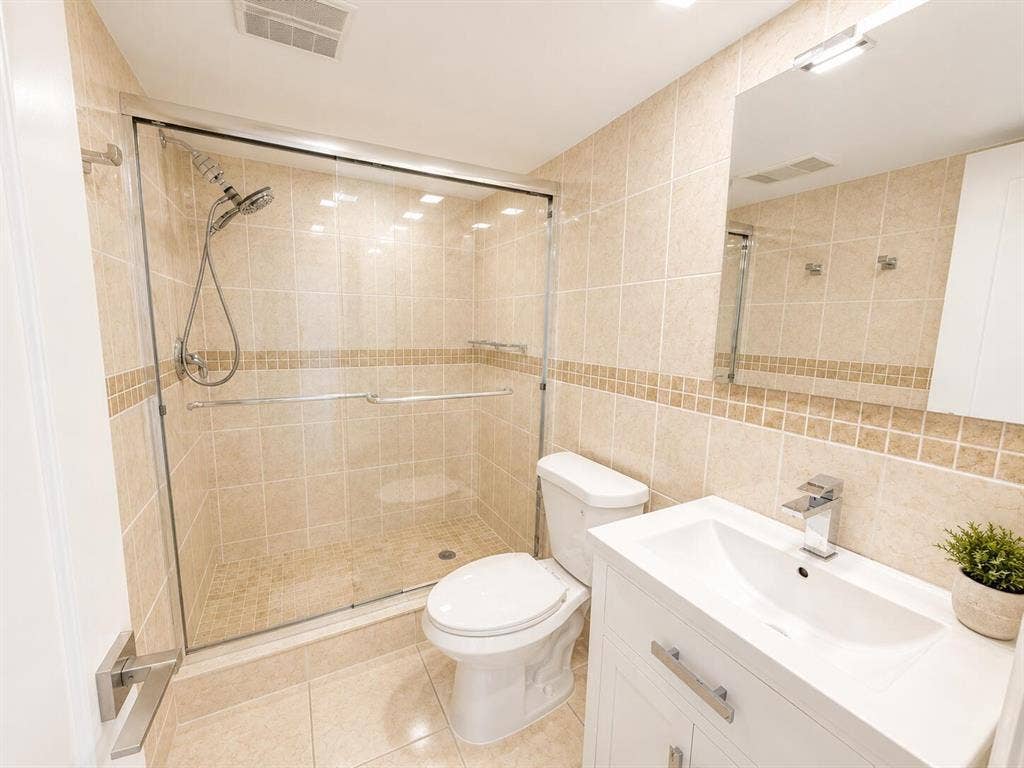 4030 W PALM AIRE Drive, #402, Pompano Beach, FL 33069 5p