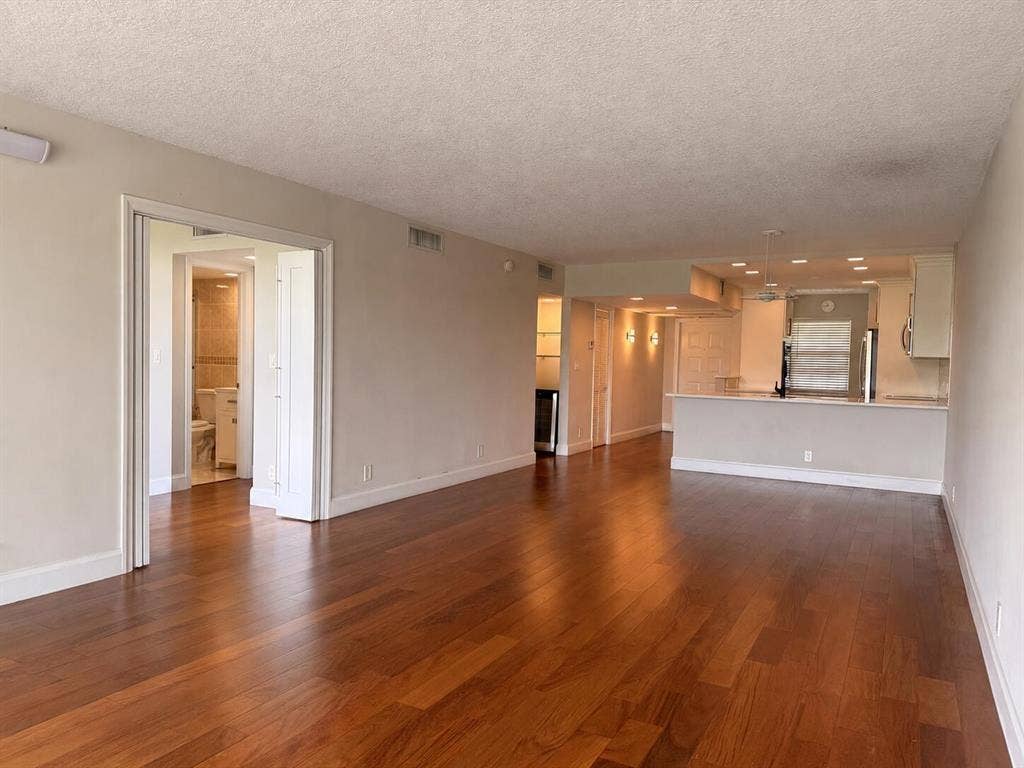 4030 W PALM AIRE Drive, #402, Pompano Beach, FL 33069 7