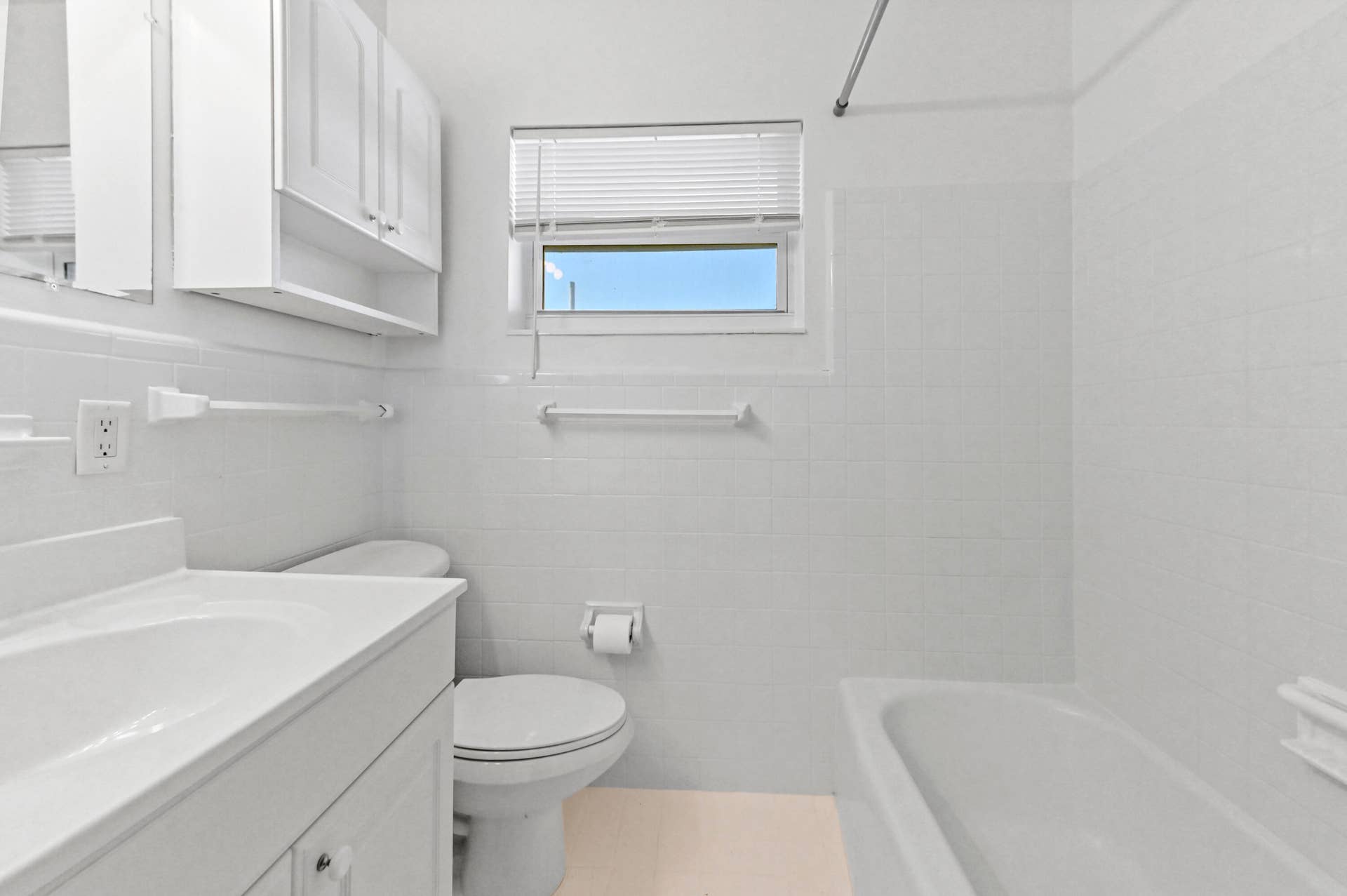 23 Bathroom 01