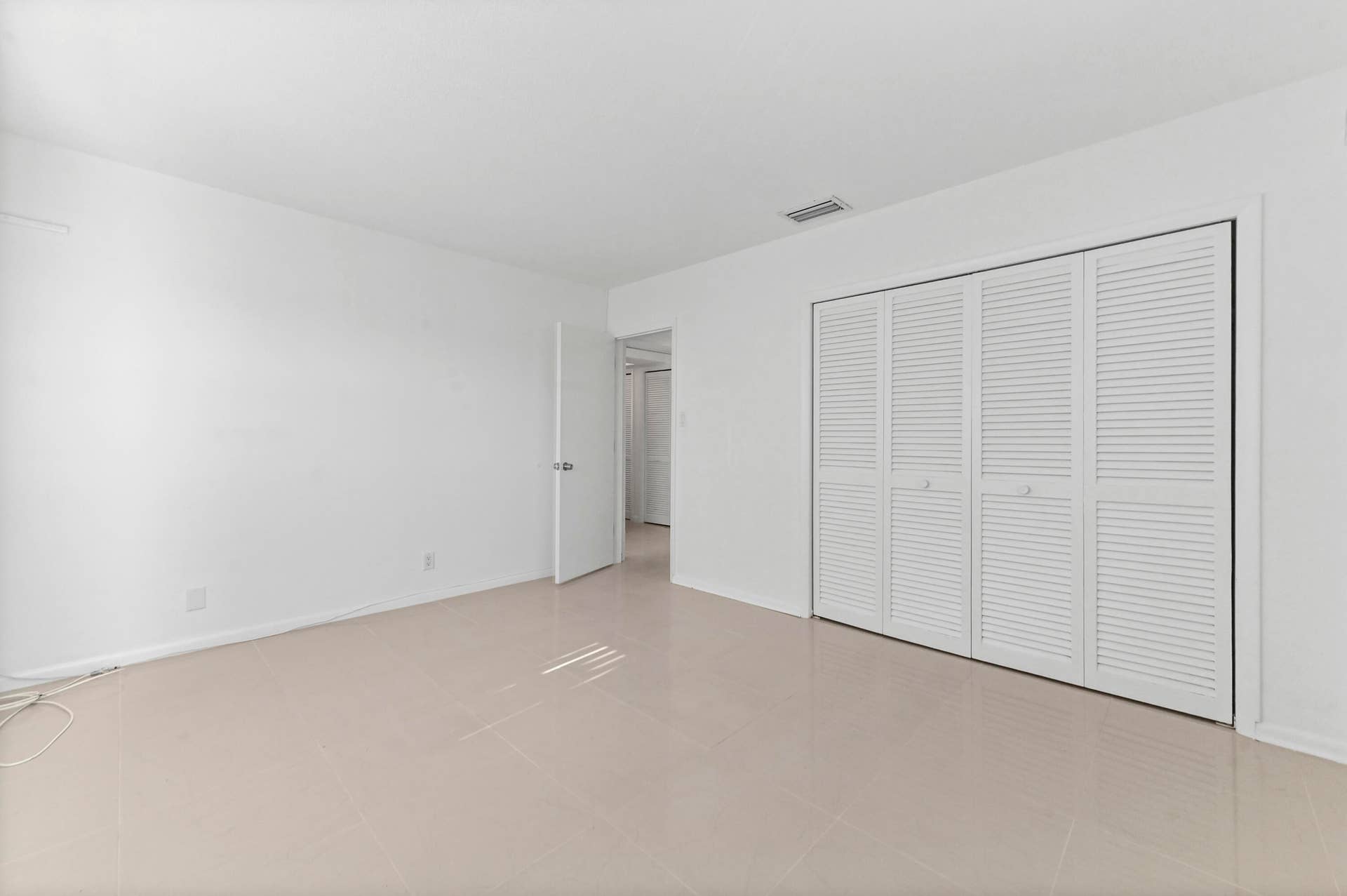 17 Bedroom 02