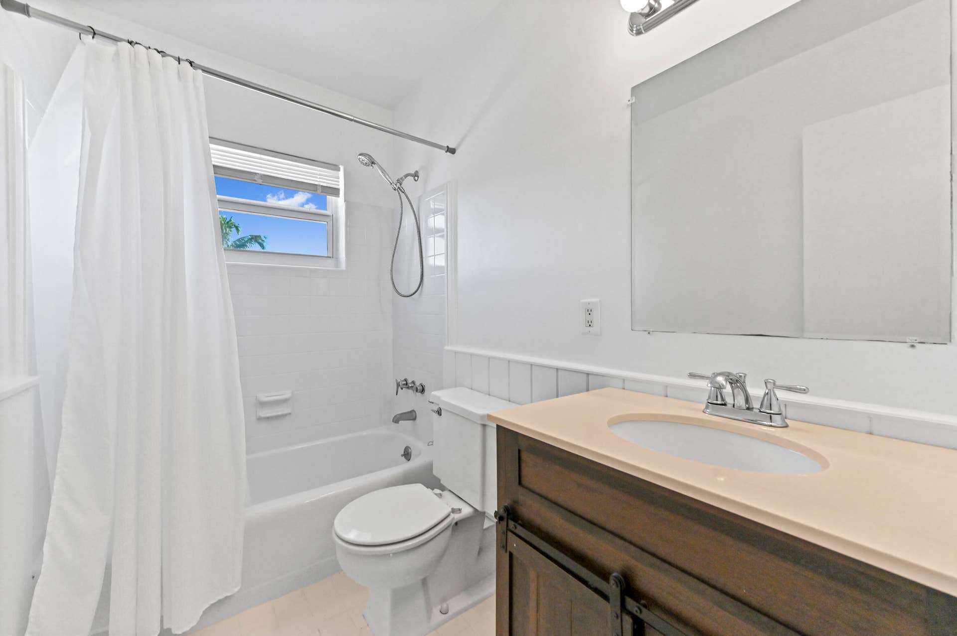 15 Bathroom 01