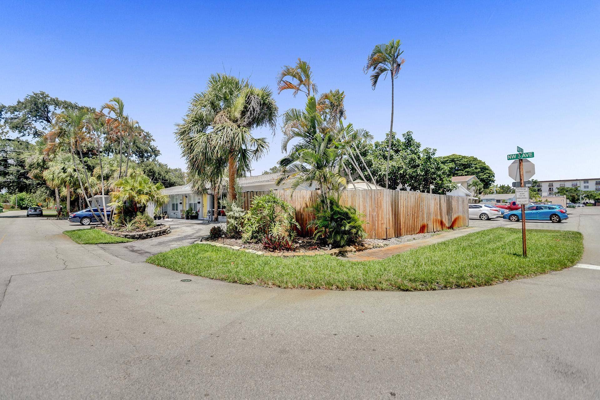 2500 NW 3RD Avenue, #1-4, Wilton Manors, FL 33311 DSC01032
