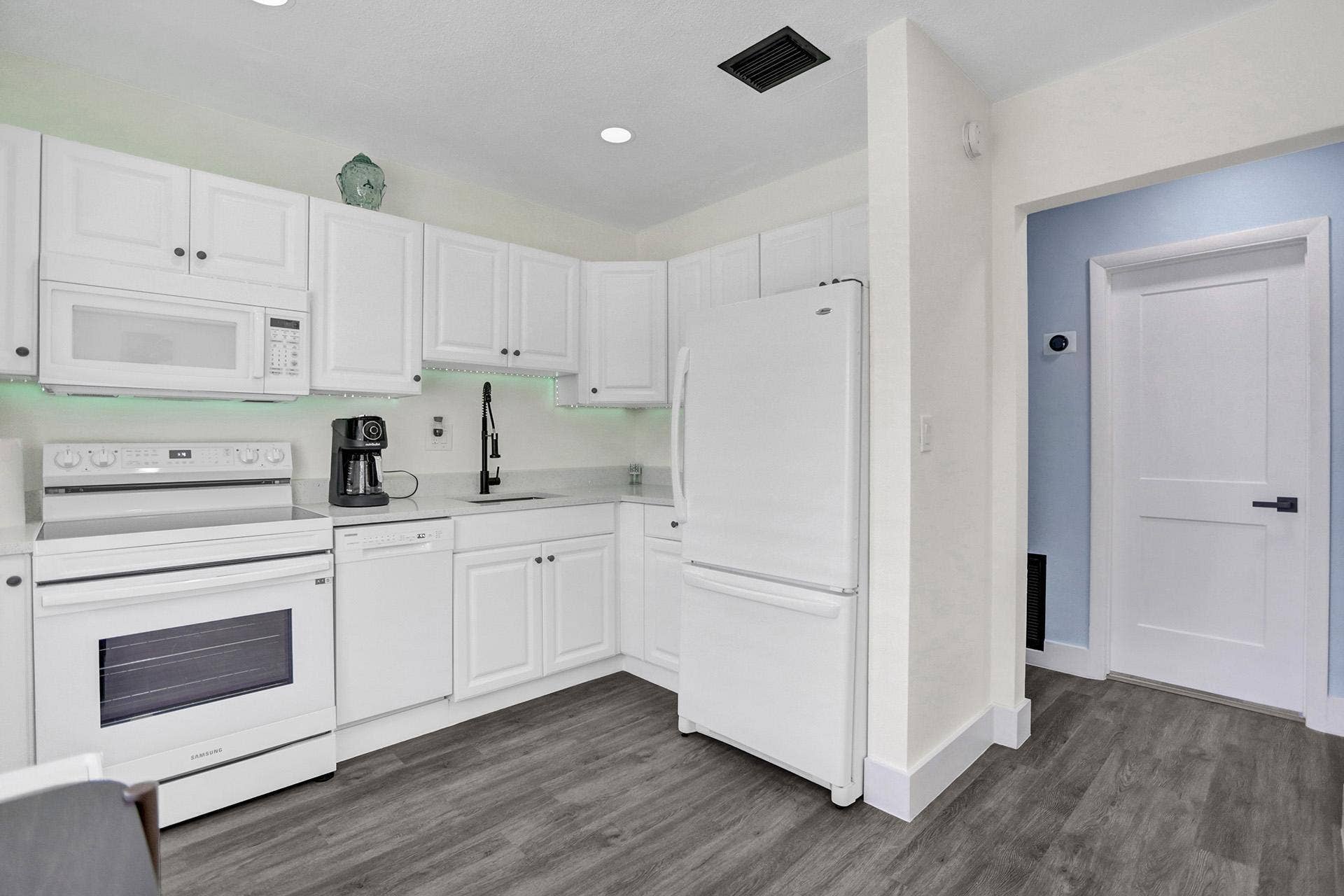 2500 NW 3RD Avenue, #1-4, Wilton Manors, FL 33311 DSC01164