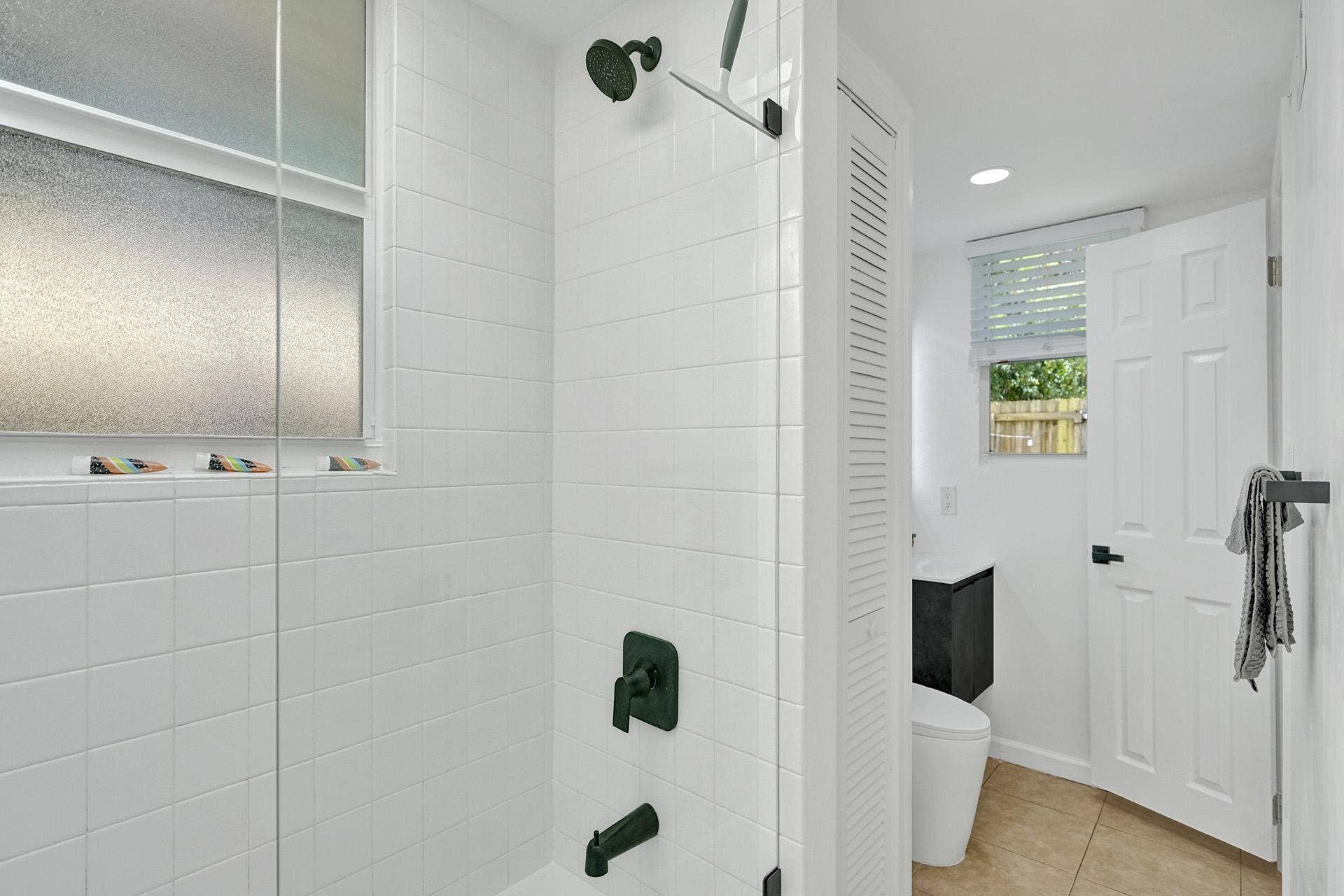 2500 NW 3RD Avenue, #1-4, Wilton Manors, FL 33311 DSC01143