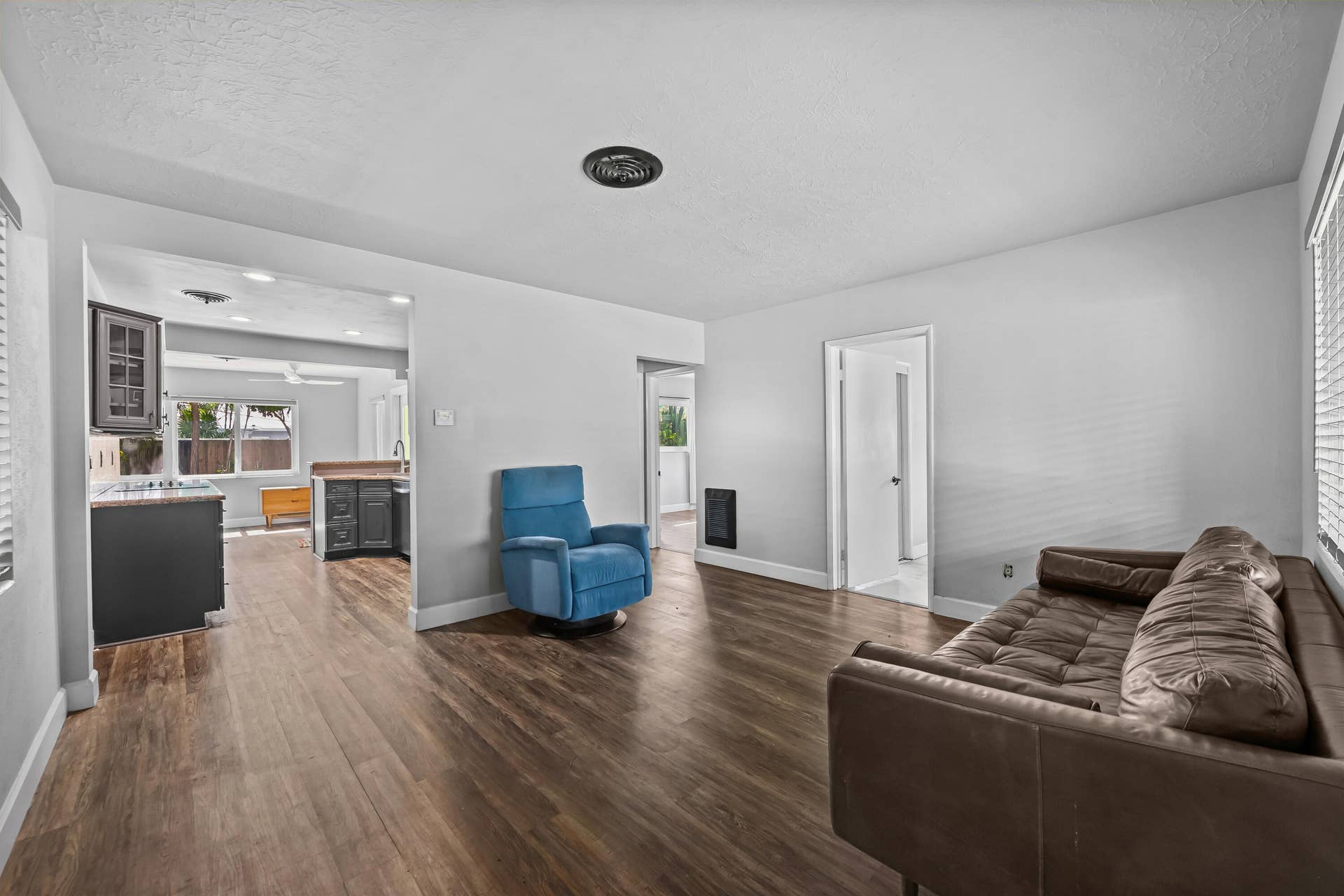4860 NE 6th Avenue, Oakland Park, FL 33334 DSC_4545
