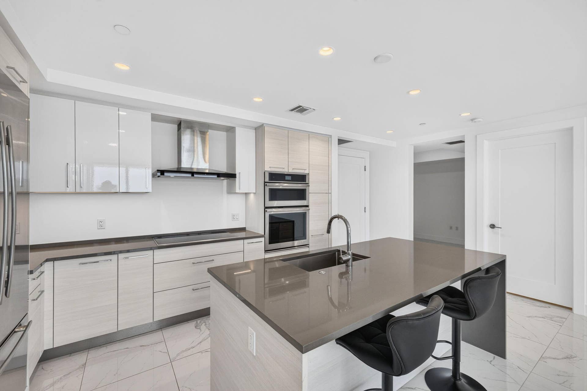 100 E Las Olas Boulevard, #1902, Fort Lauderdale, FL 33301 14-web-or-mls-699A7835