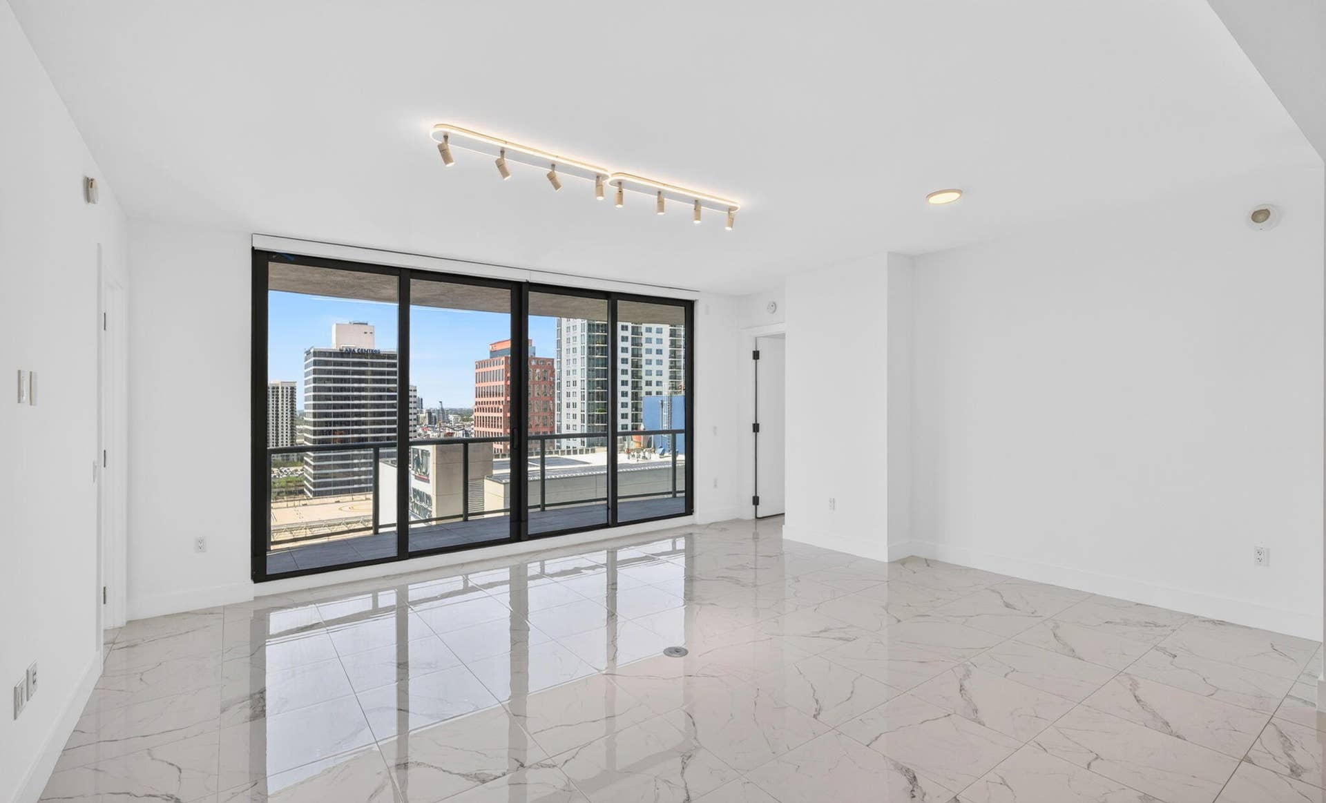 100 E Las Olas Boulevard, #1902, Fort Lauderdale, FL 33301 6-web-or-mls-699A7775