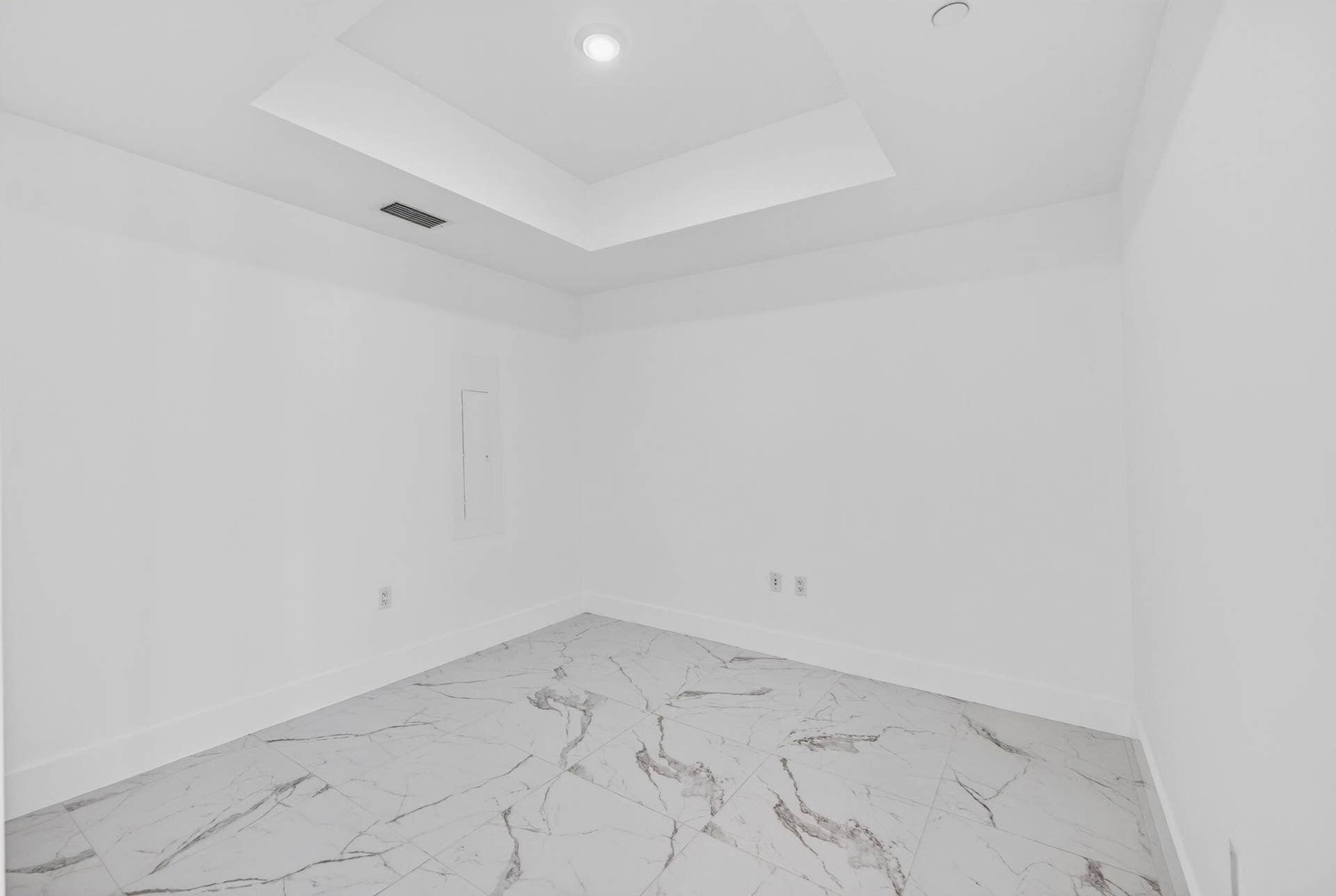 100 E Las Olas Boulevard, #1902, Fort Lauderdale, FL 33301 20-web-or-mls-699A7875