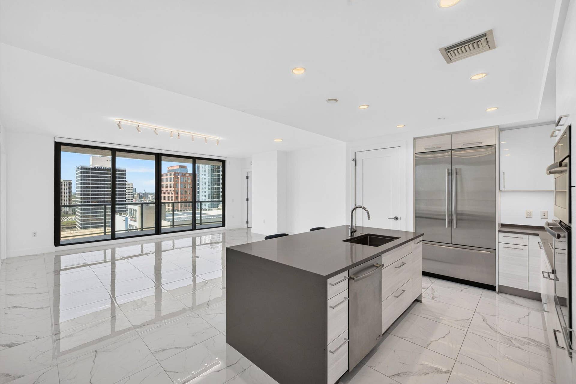 100 E Las Olas Boulevard, #1902, Fort Lauderdale, FL 33301 5-web-or-mls-699A7770