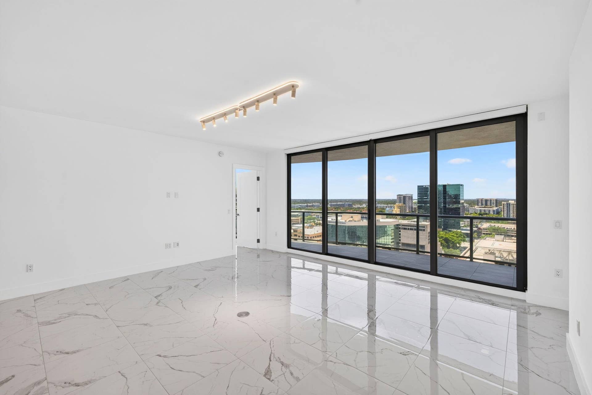 100 E Las Olas Boulevard, #1902, Fort Lauderdale, FL 33301 8-web-or-mls-699A7785