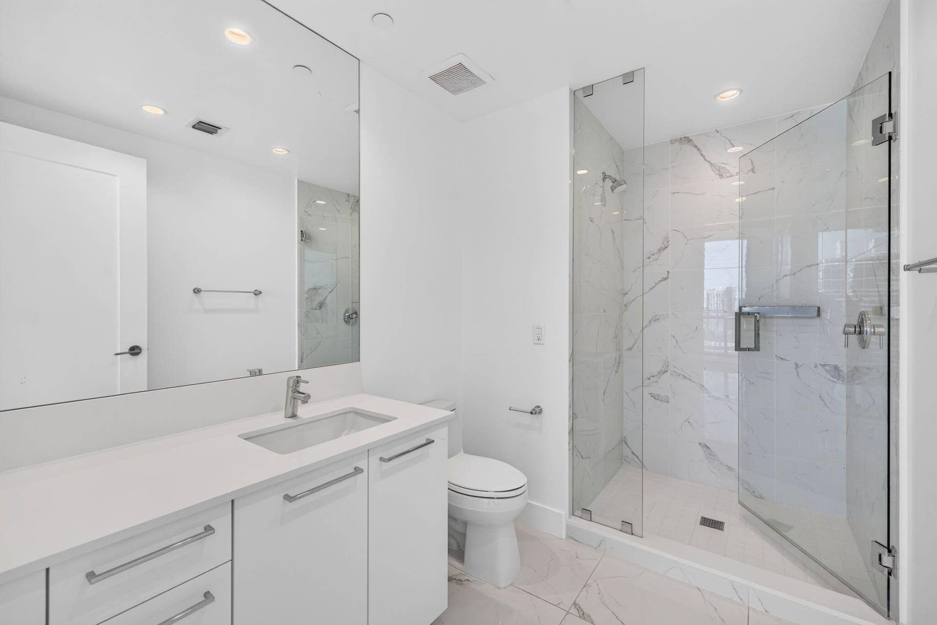 100 E Las Olas Boulevard, #1902, Fort Lauderdale, FL 33301 53-web-or-mls-699A8130