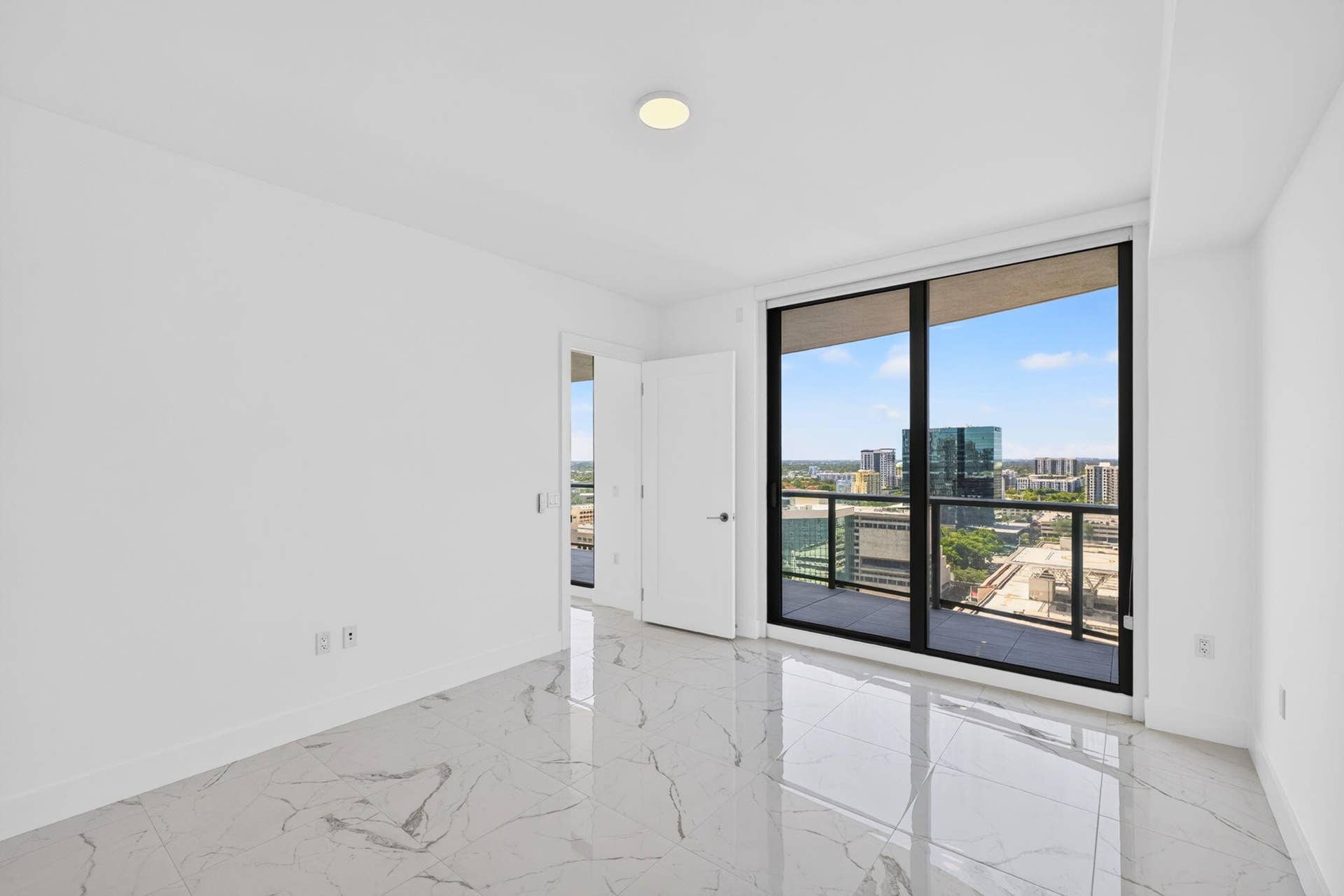 100 E Las Olas Boulevard, #1902, Fort Lauderdale, FL 33301 40-web-or-mls-699A8020