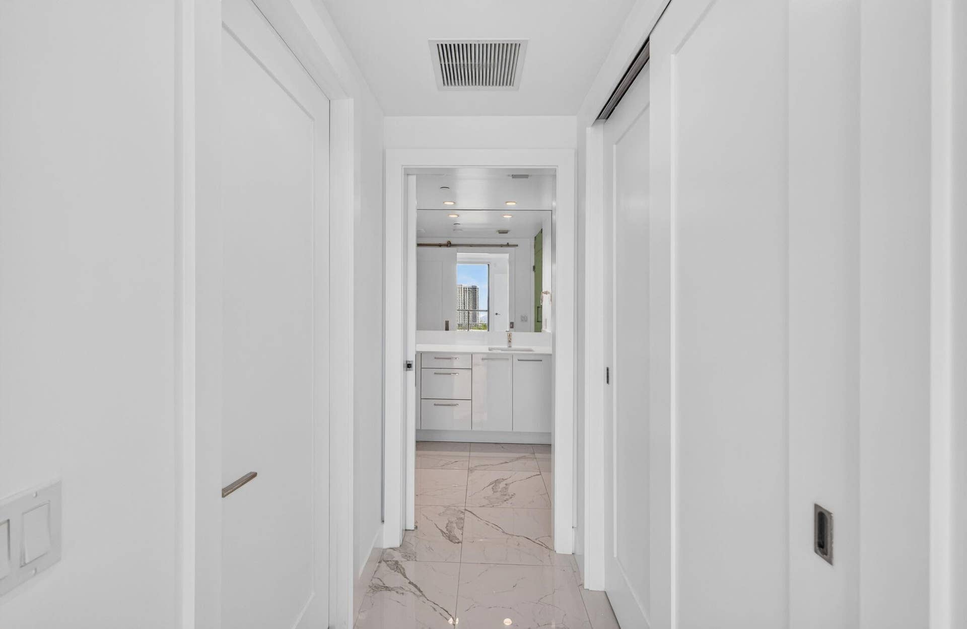 100 E Las Olas Boulevard, #1902, Fort Lauderdale, FL 33301 42-web-or-mls-699A8035