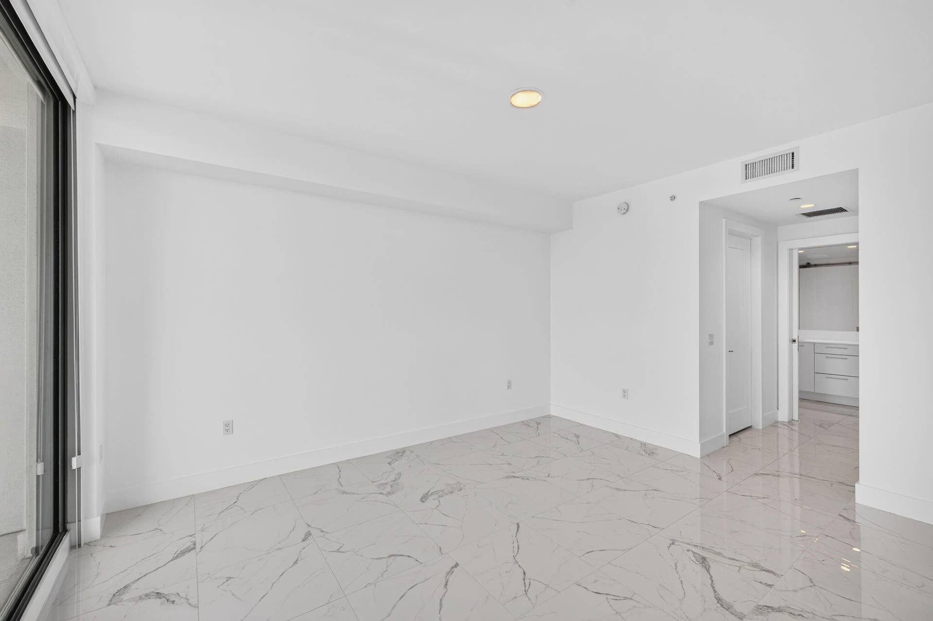 100 E Las Olas Boulevard, #1902, Fort Lauderdale, FL 33301 37-web-or-mls-699A8005