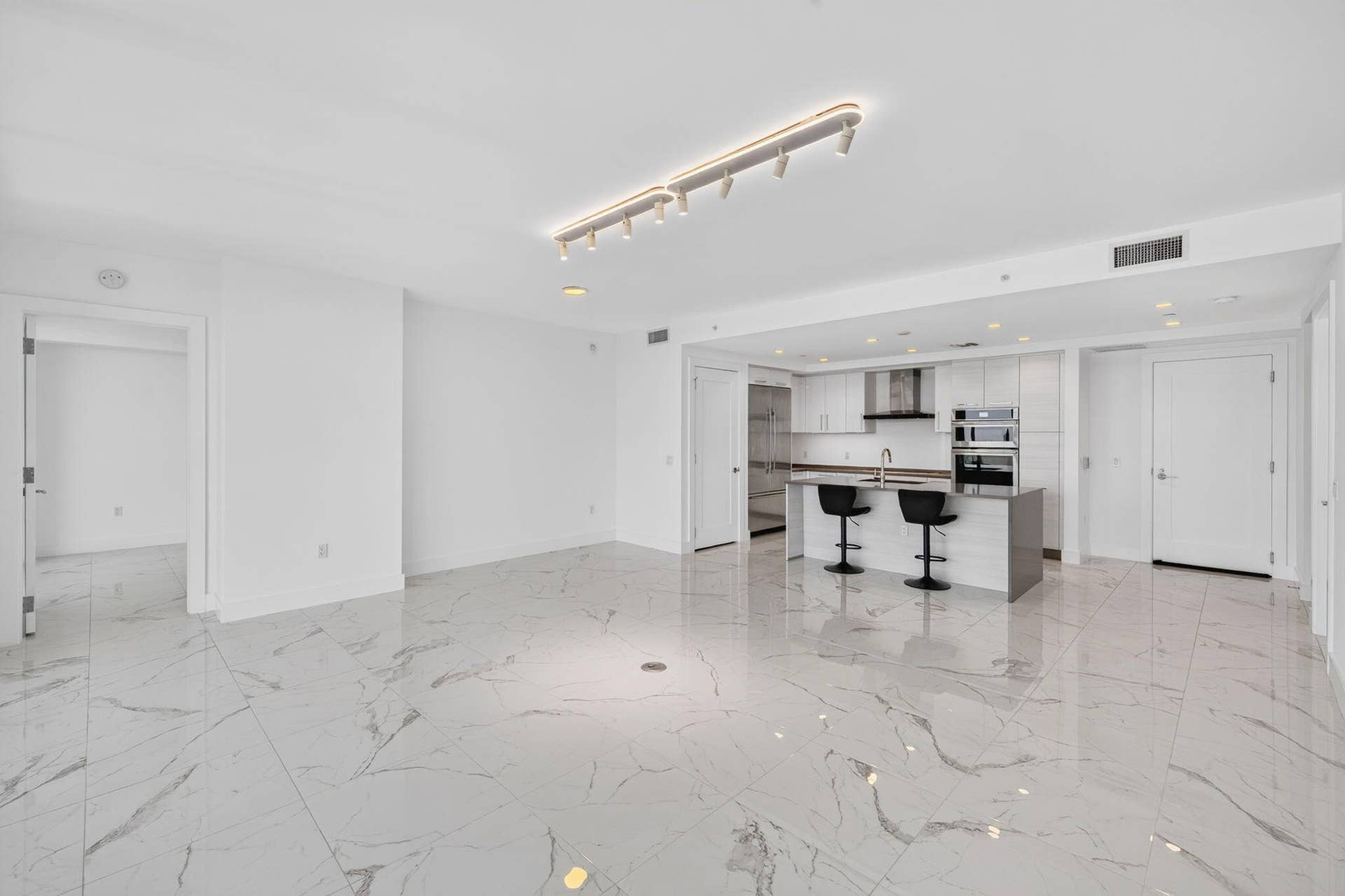100 E Las Olas Boulevard, #1902, Fort Lauderdale, FL 33301 11-web-or-mls-699A7805