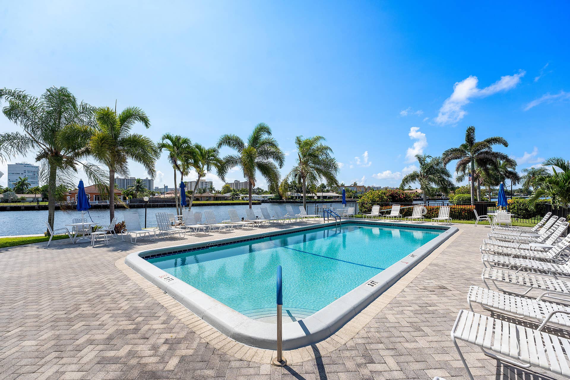 Rec 4 pool and bar with grills at intracoastal waterways.