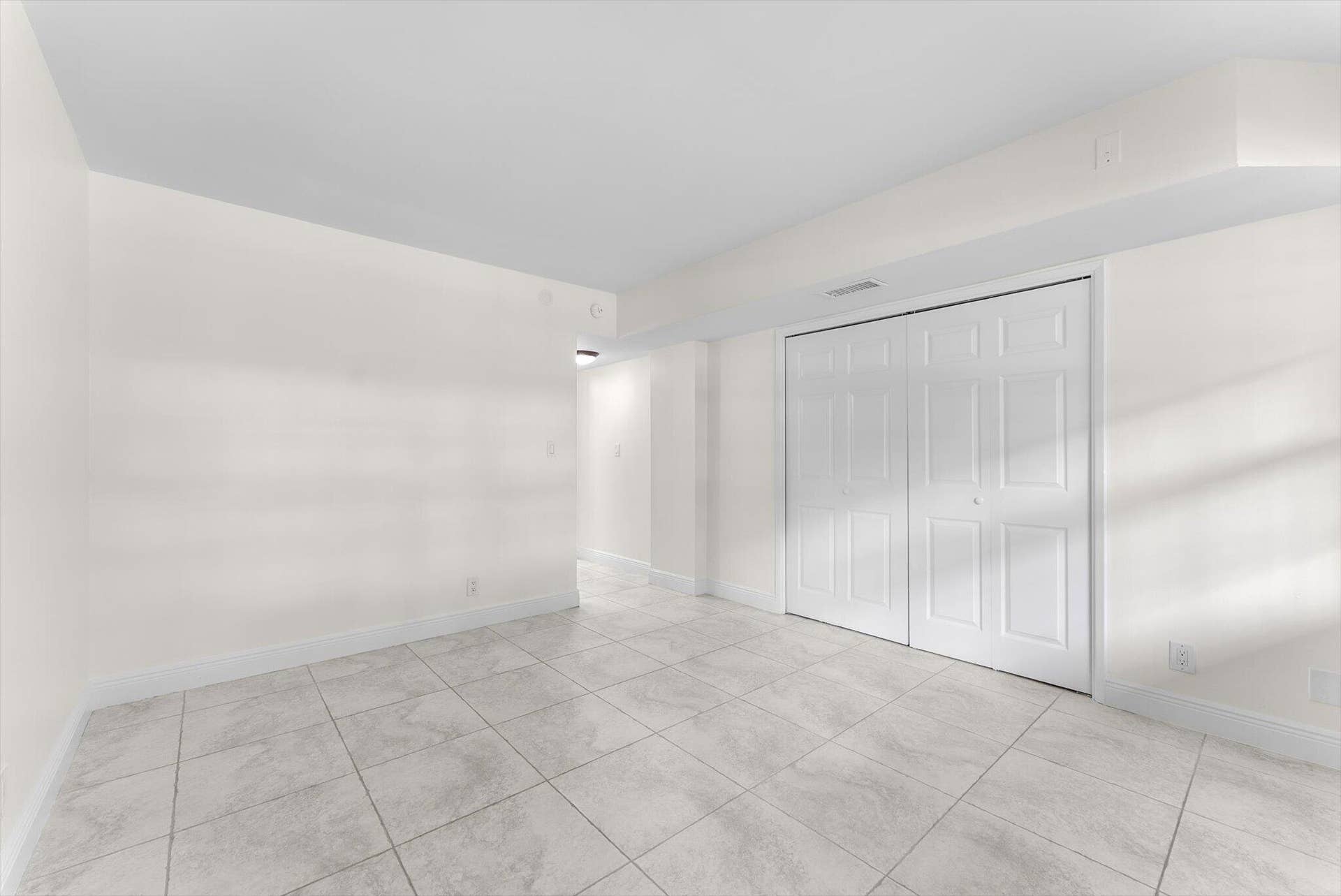 4240 OAKS Terrace, #103, Pompano Beach, Pompano Beach, FL 33069 27-27