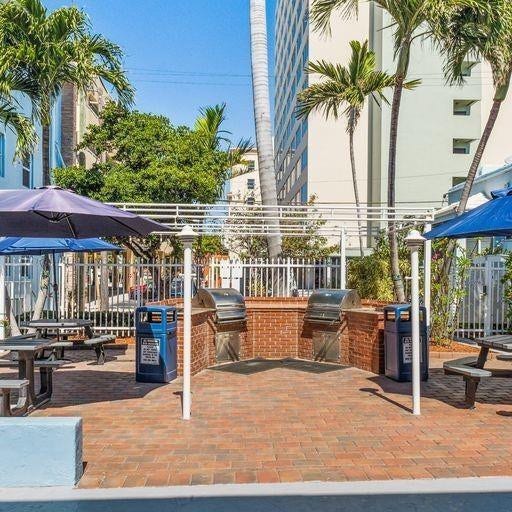 315 Van Buren Street, #205B, Hollywood, FL 33019 Barbecue and picnic area