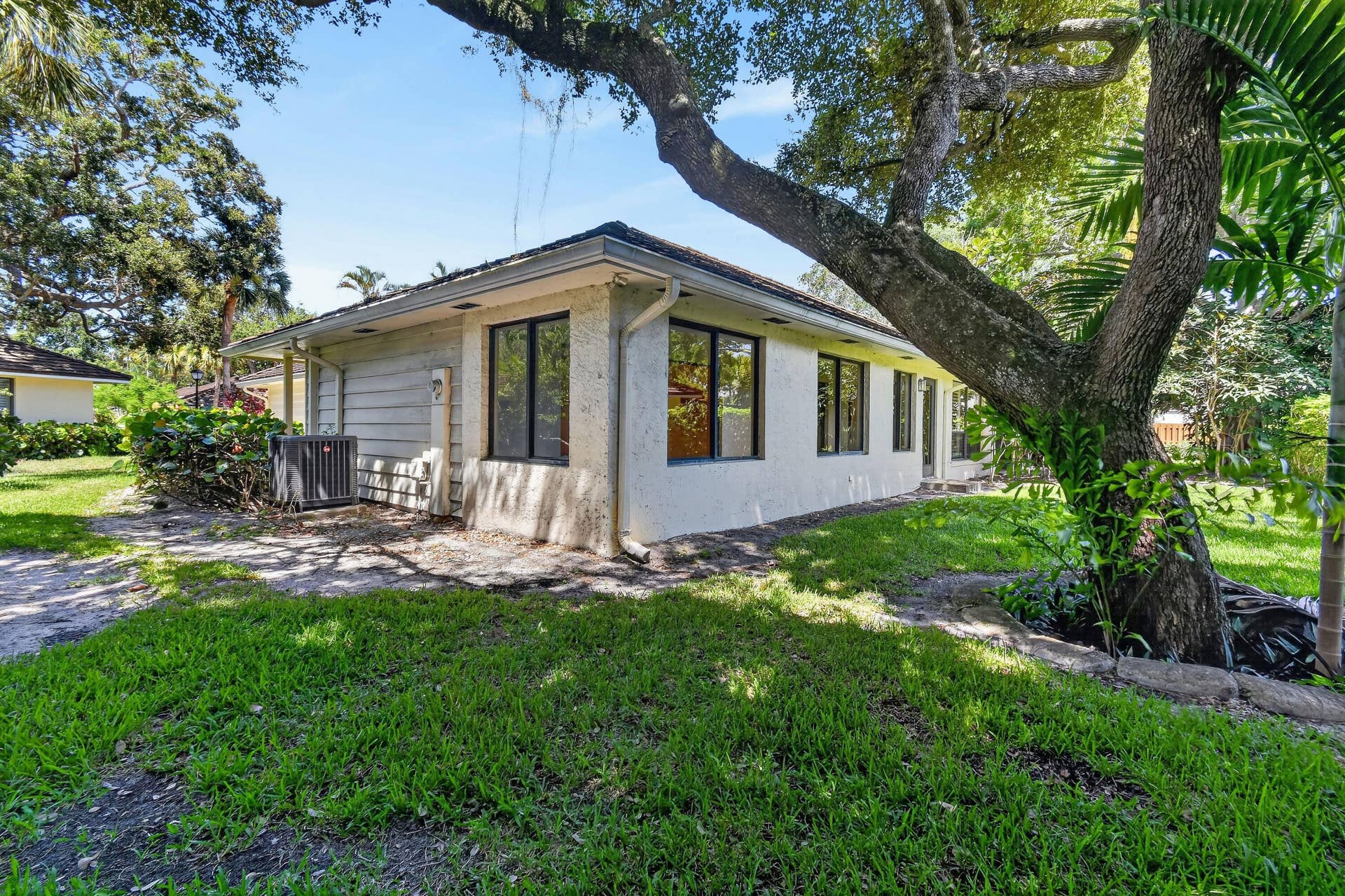 11453 SHADY OAKS Lane, North Palm Beach, FL 33408 11453ShadyOaksLane(56)