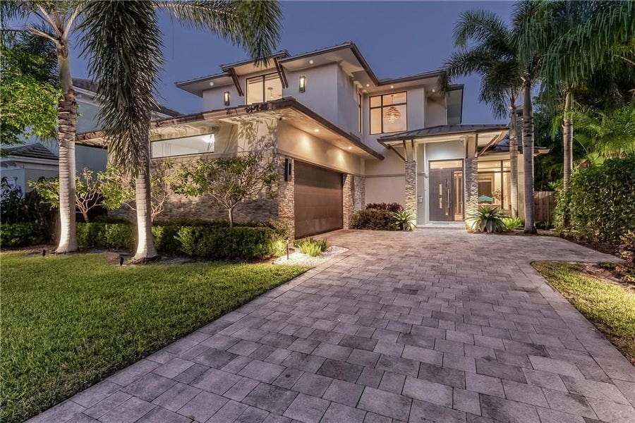 Property photo for 404 NE 13th Avenue, Fort Lauderdale, FL