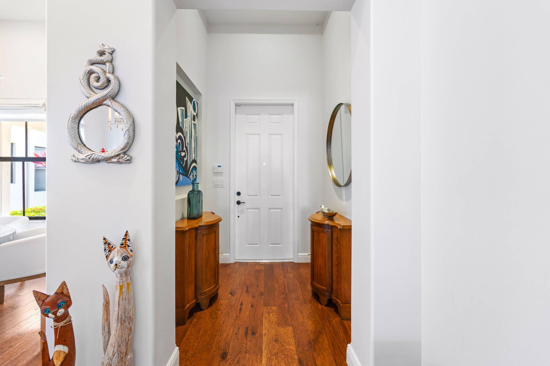 3644 close up foyer and 2 cats