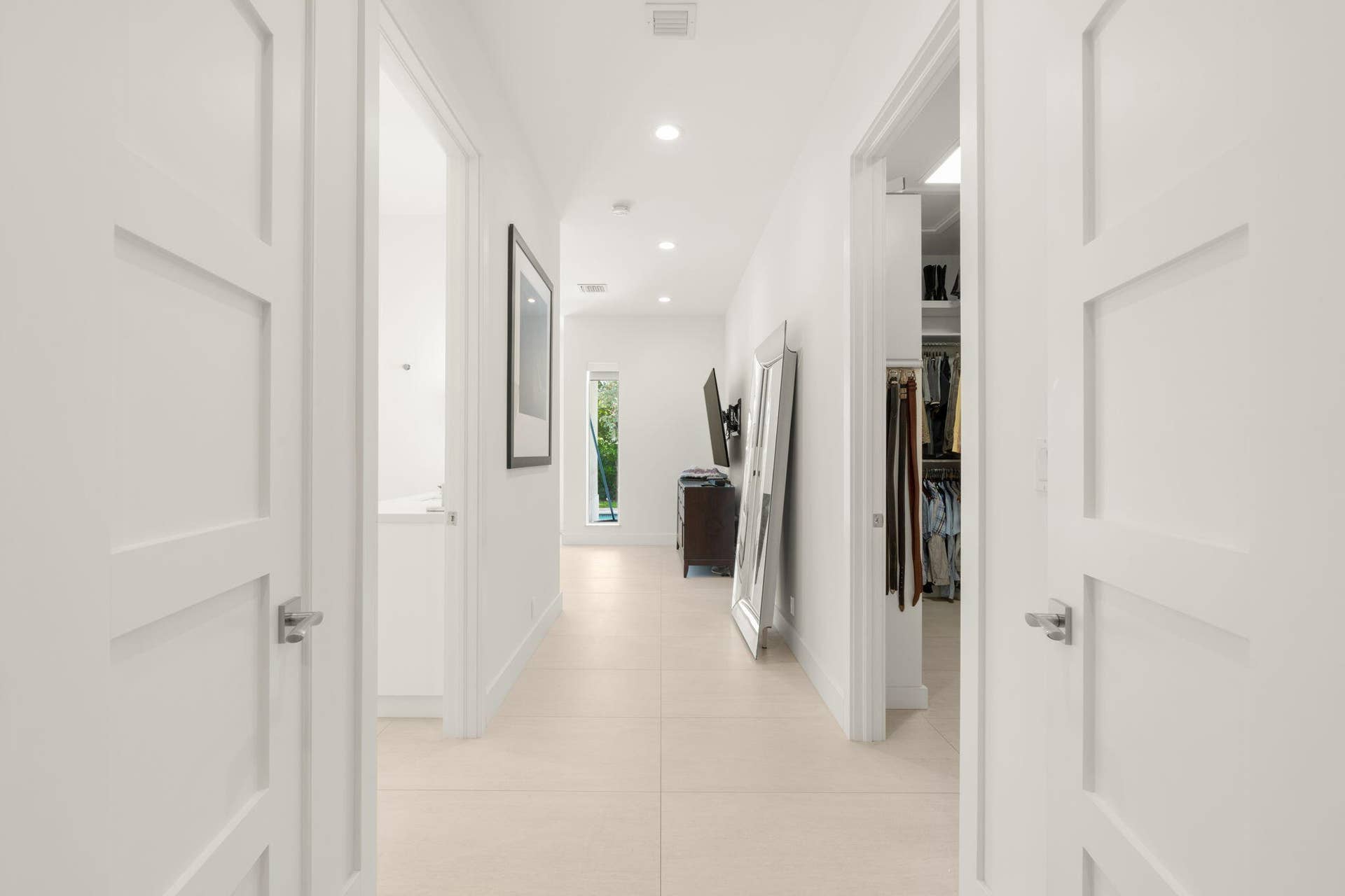 31-web-or-mls-2517 NE 13th St, Fort Laud