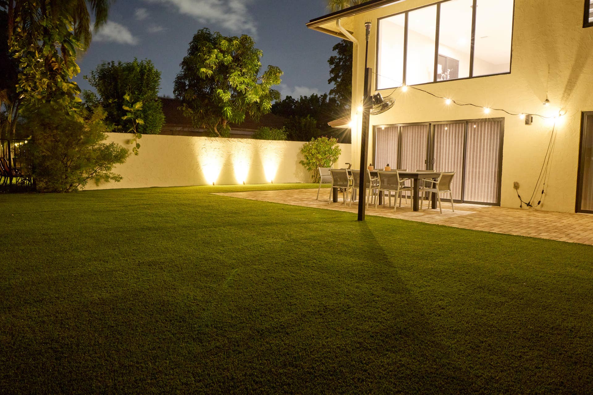 2833 SW 6th Street, Delray Beach, FL 33445 Evening - Yard - 2833 SW 6 St.