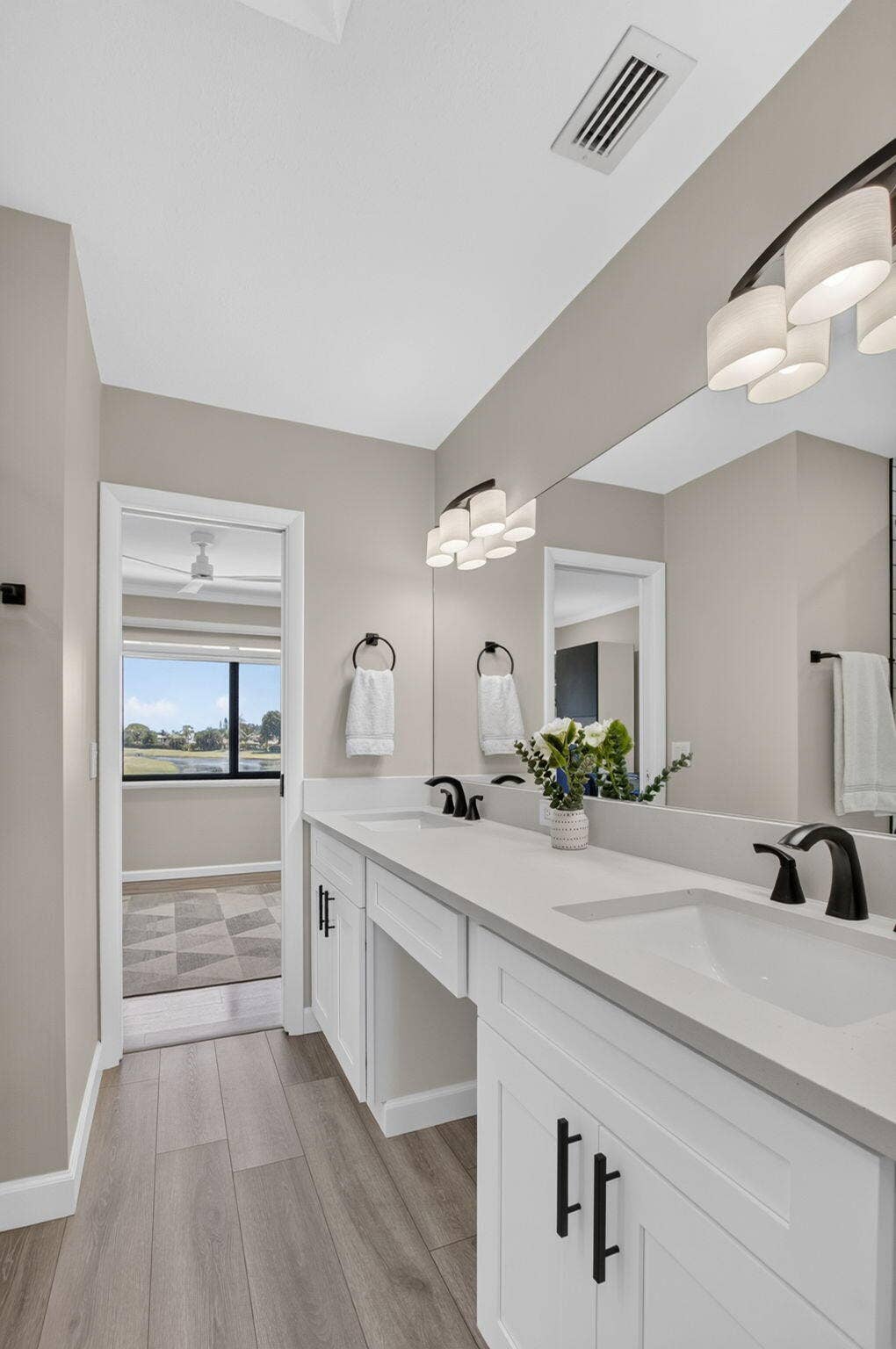 2833 SW 6th Street, Delray Beach, FL 33445 Jack and Jill Bath - 2833 SW 6 St.