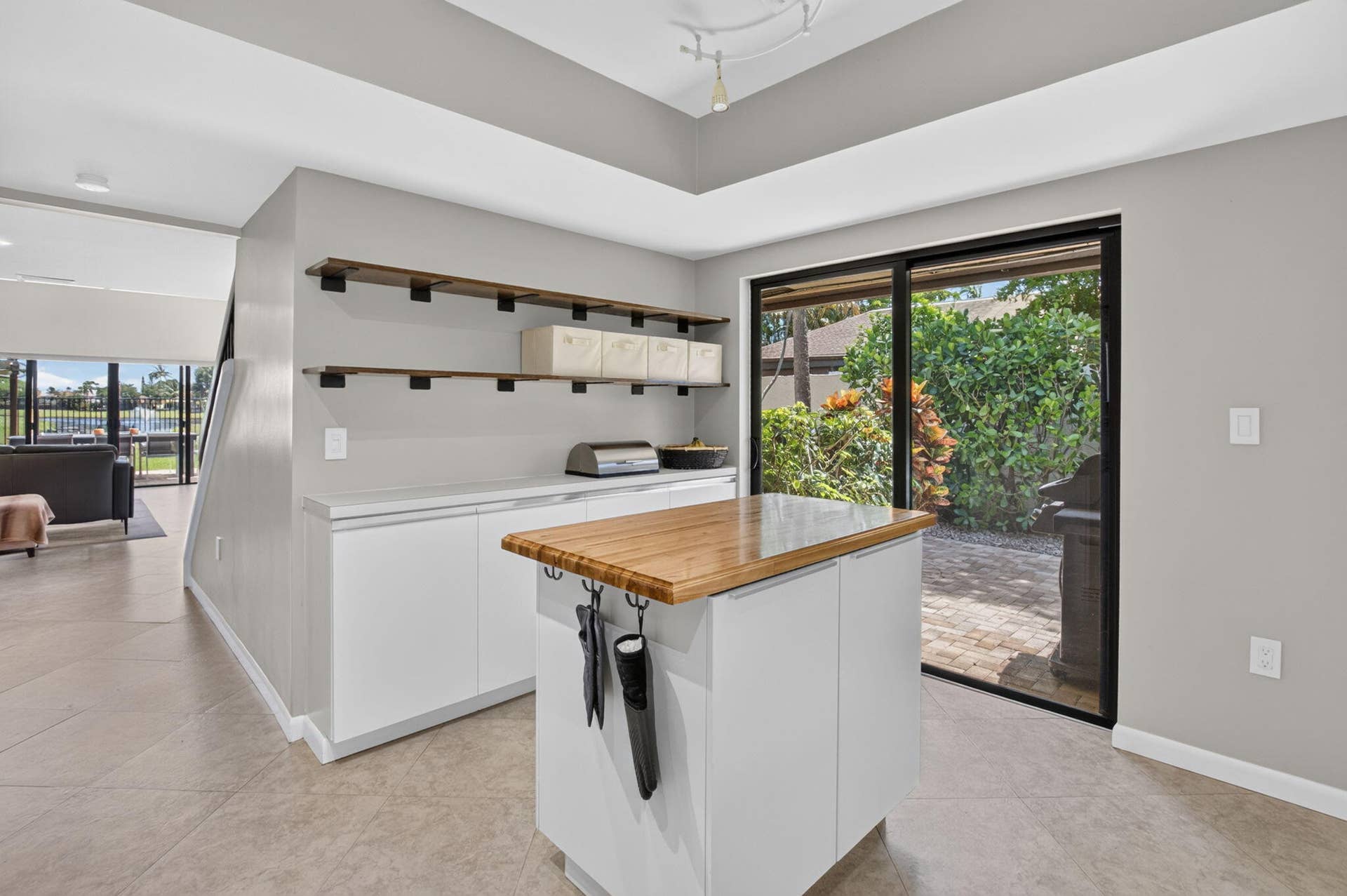 2833 SW 6th Street, Delray Beach, FL 33445 Kitchen - 2833 SW 6 St., Delray Bch