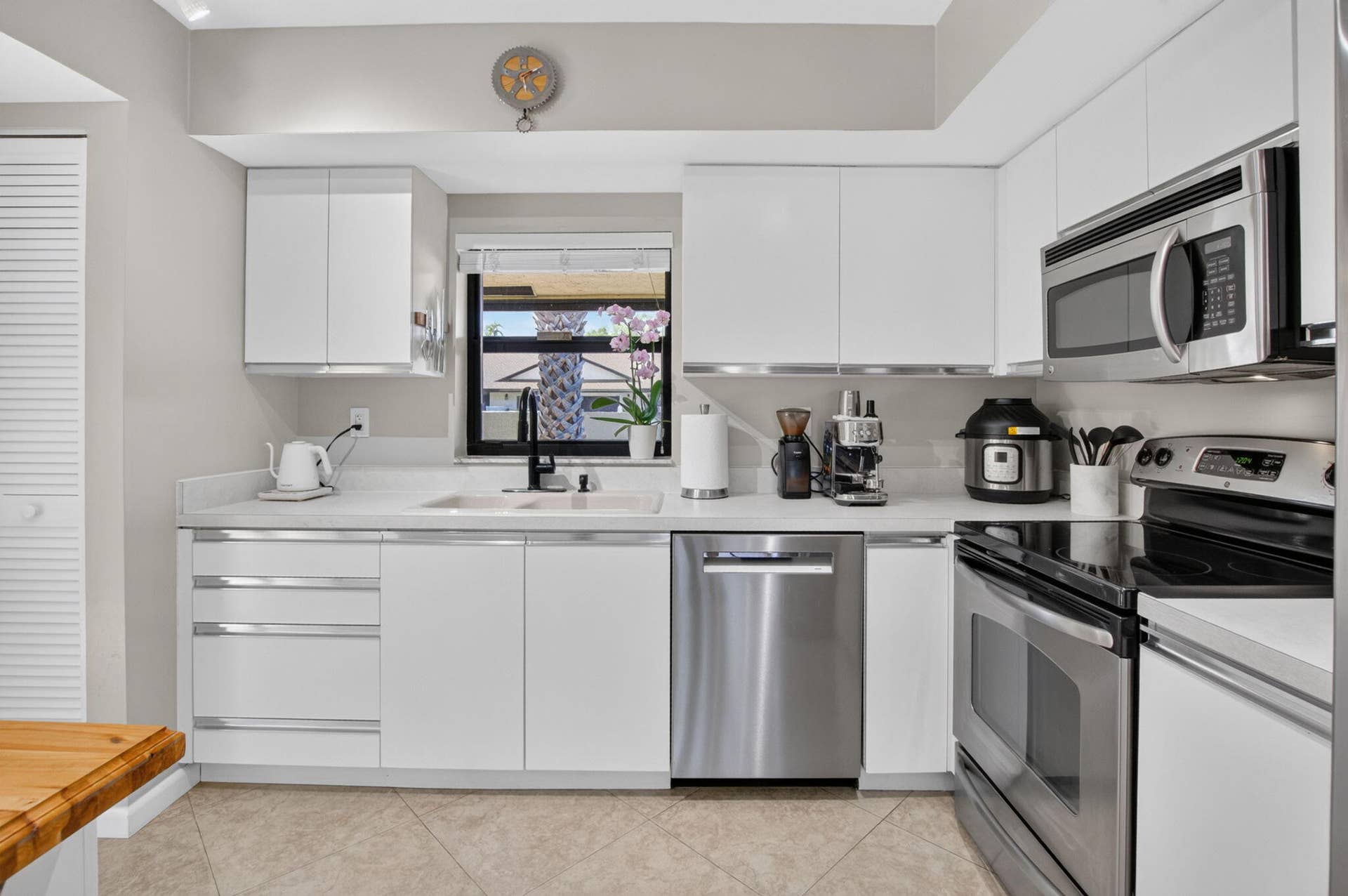 2833 SW 6th Street, Delray Beach, FL 33445 Kitchen - 2833 SW 6 St., Delray Bch