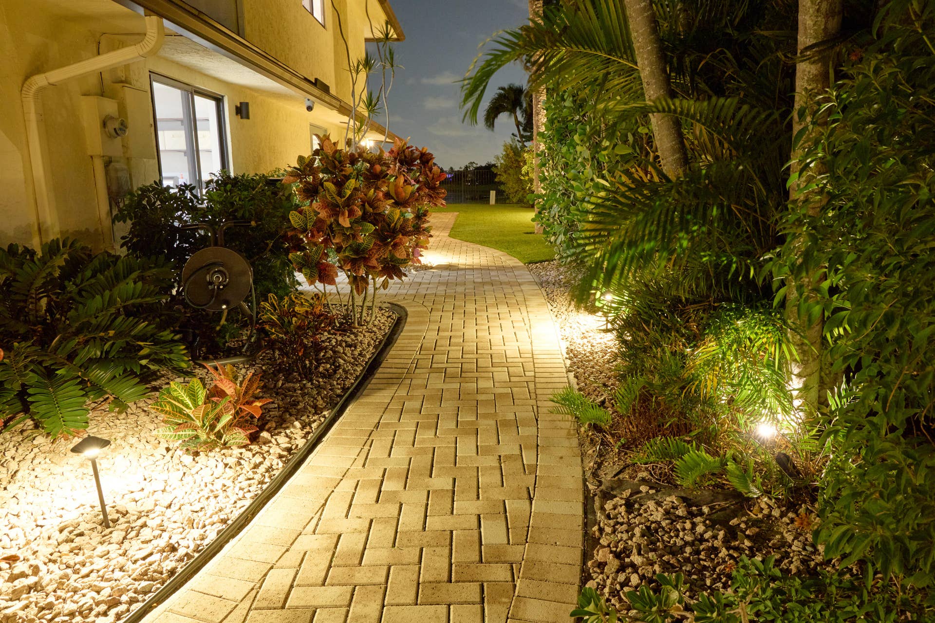 2833 SW 6th Street, Delray Beach, FL 33445 Evening - Yard - 2833 SW 6 St.