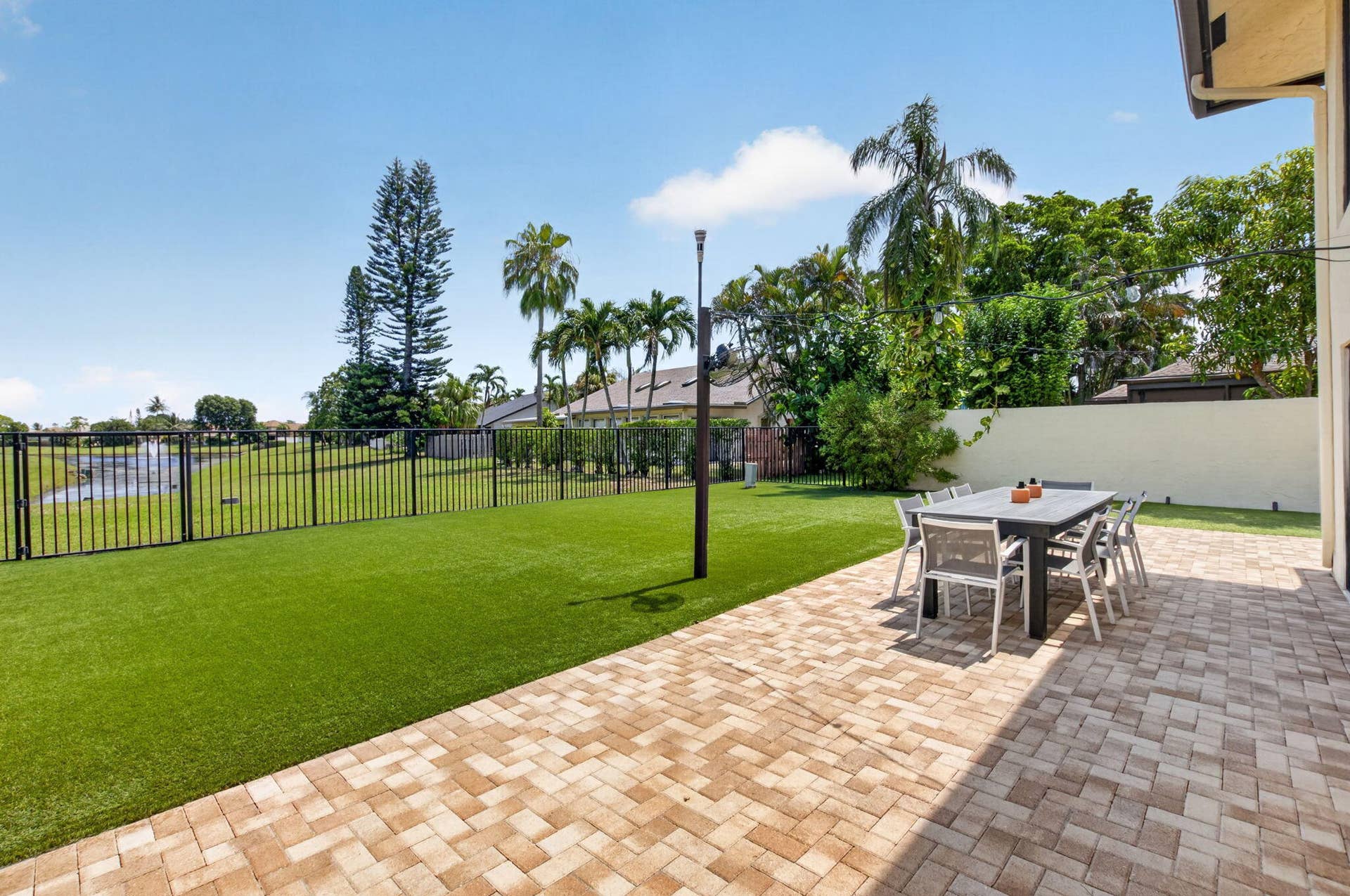 2833 SW 6th Street, Delray Beach, FL 33445 Yard - 2833 SW 6 St.