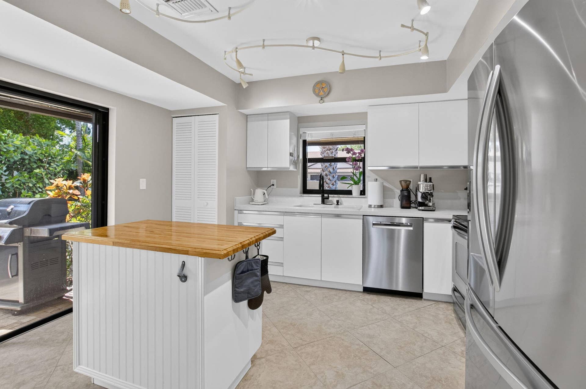2833 SW 6th Street, Delray Beach, FL 33445 Kitchen - 2833 SW 6 St., Delray Bch