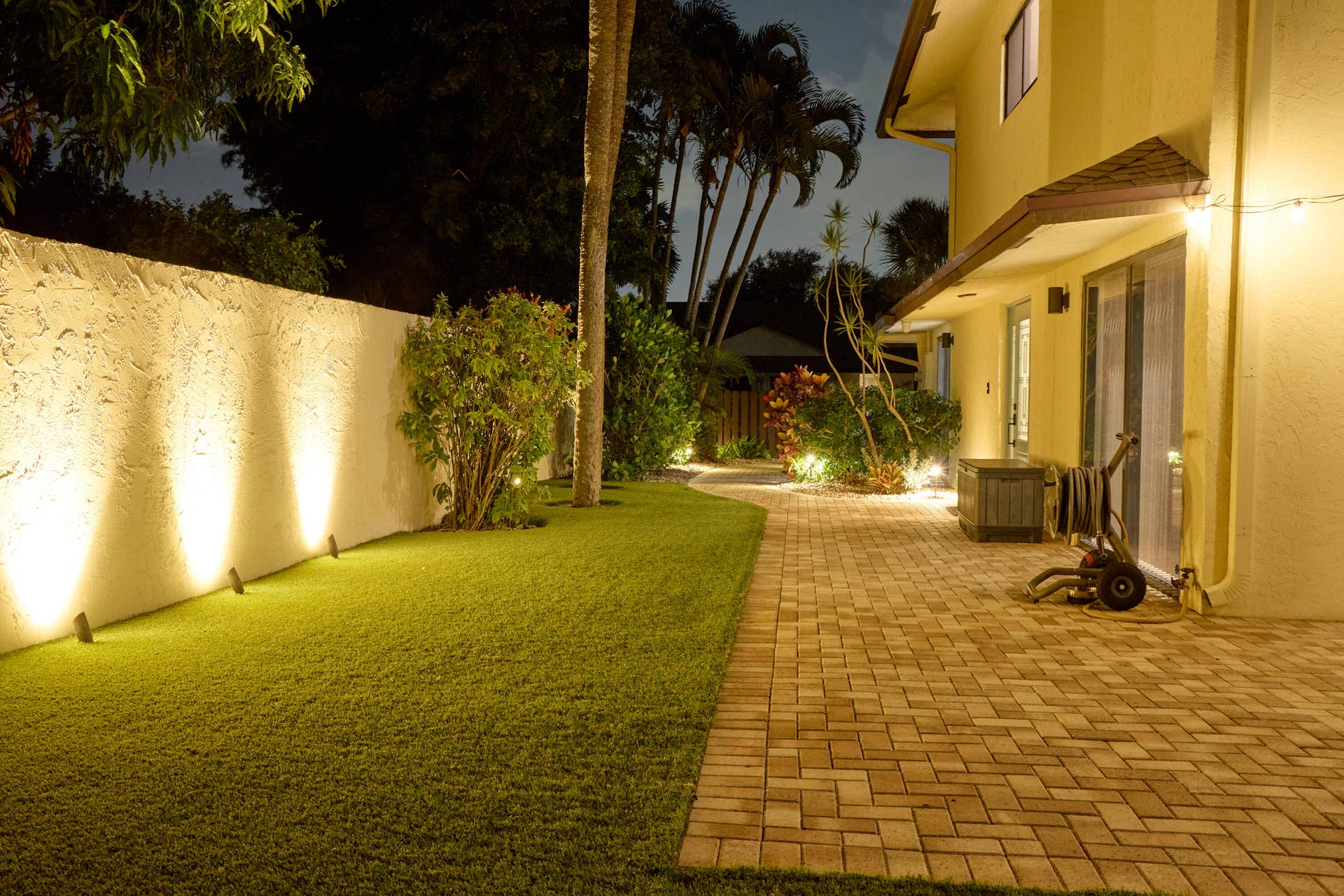 2833 SW 6th Street, Delray Beach, FL 33445 Evening - Yard - 2833 SW 6 St.