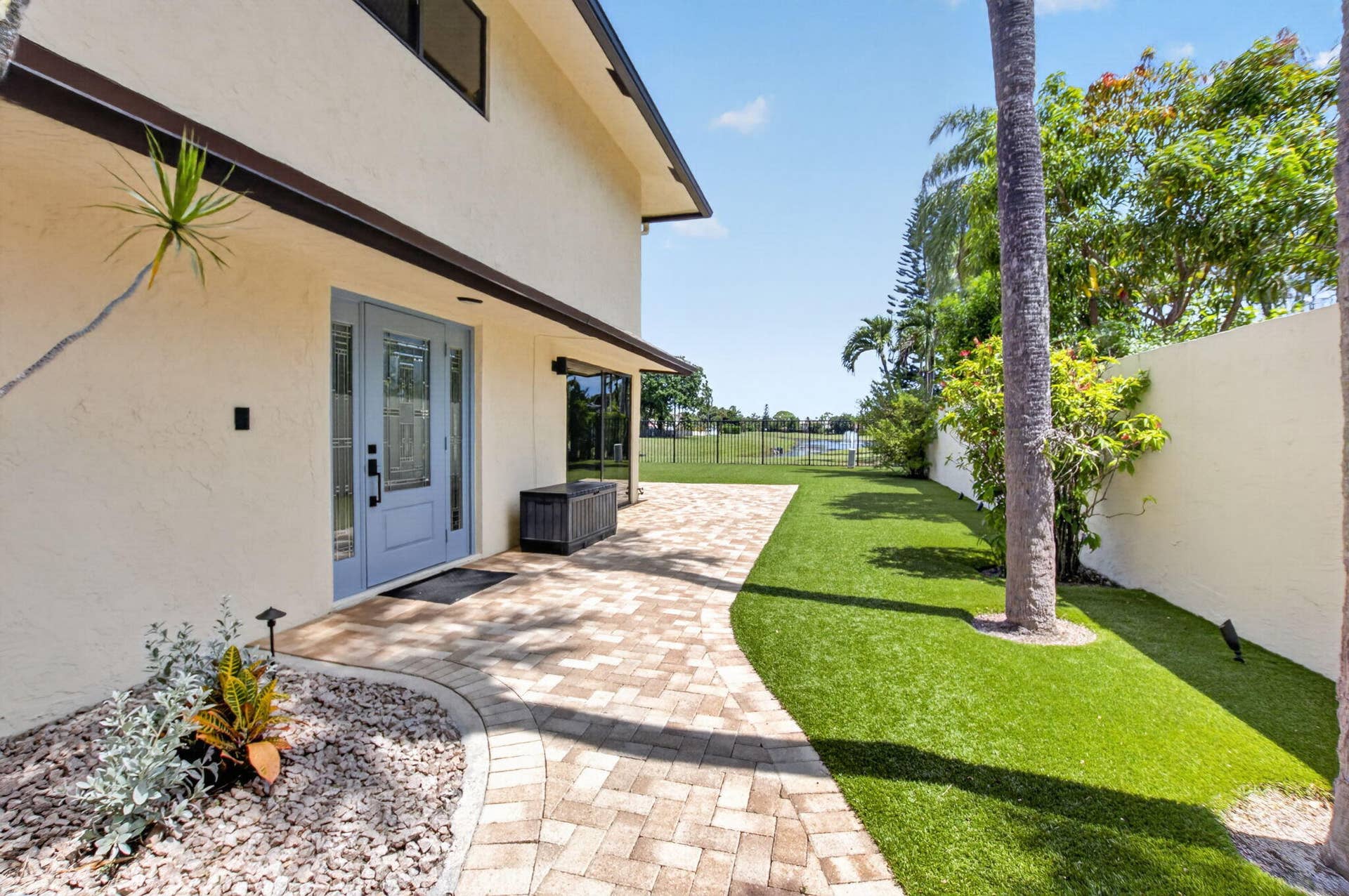 2833 SW 6th Street, Delray Beach, FL 33445 2833 SW 6 St., Front Door - Delray Bch